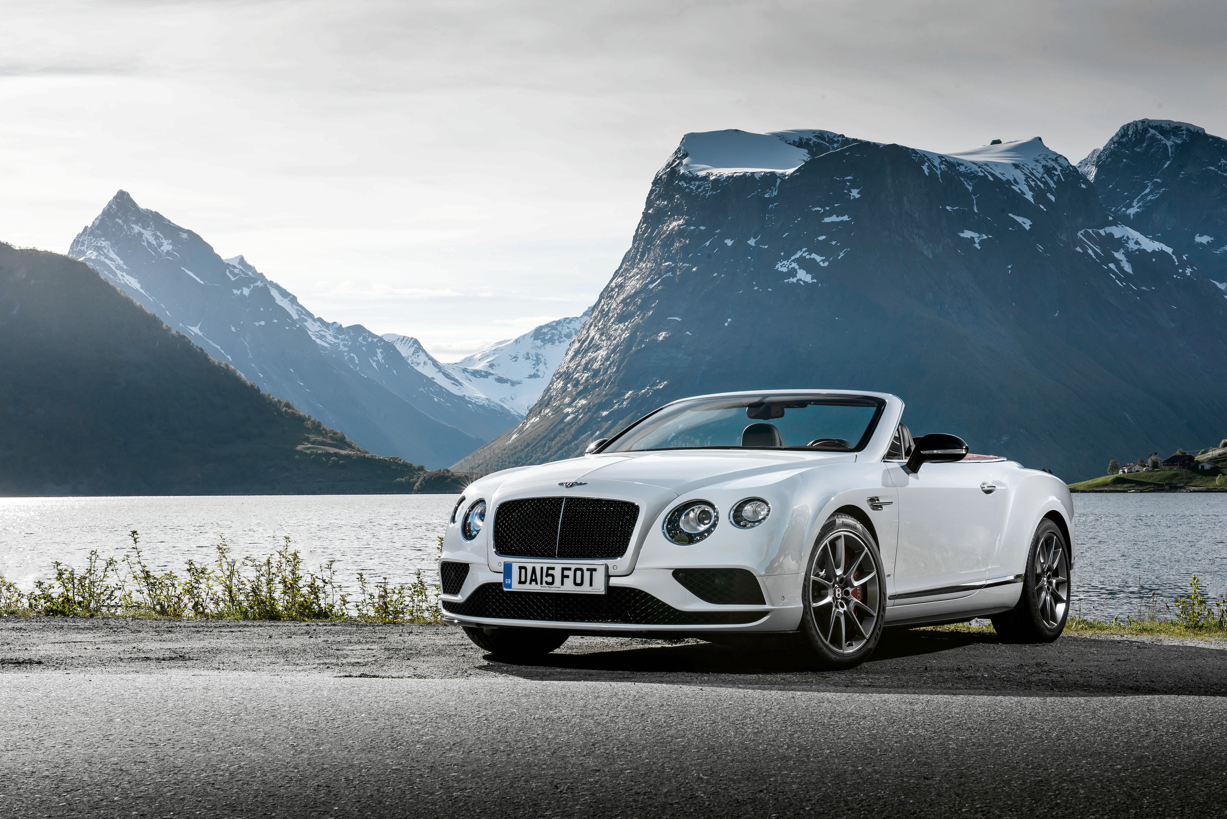 Bentley 2015 Continental GT V8 S Convertible in Mountains HD Wallpaper