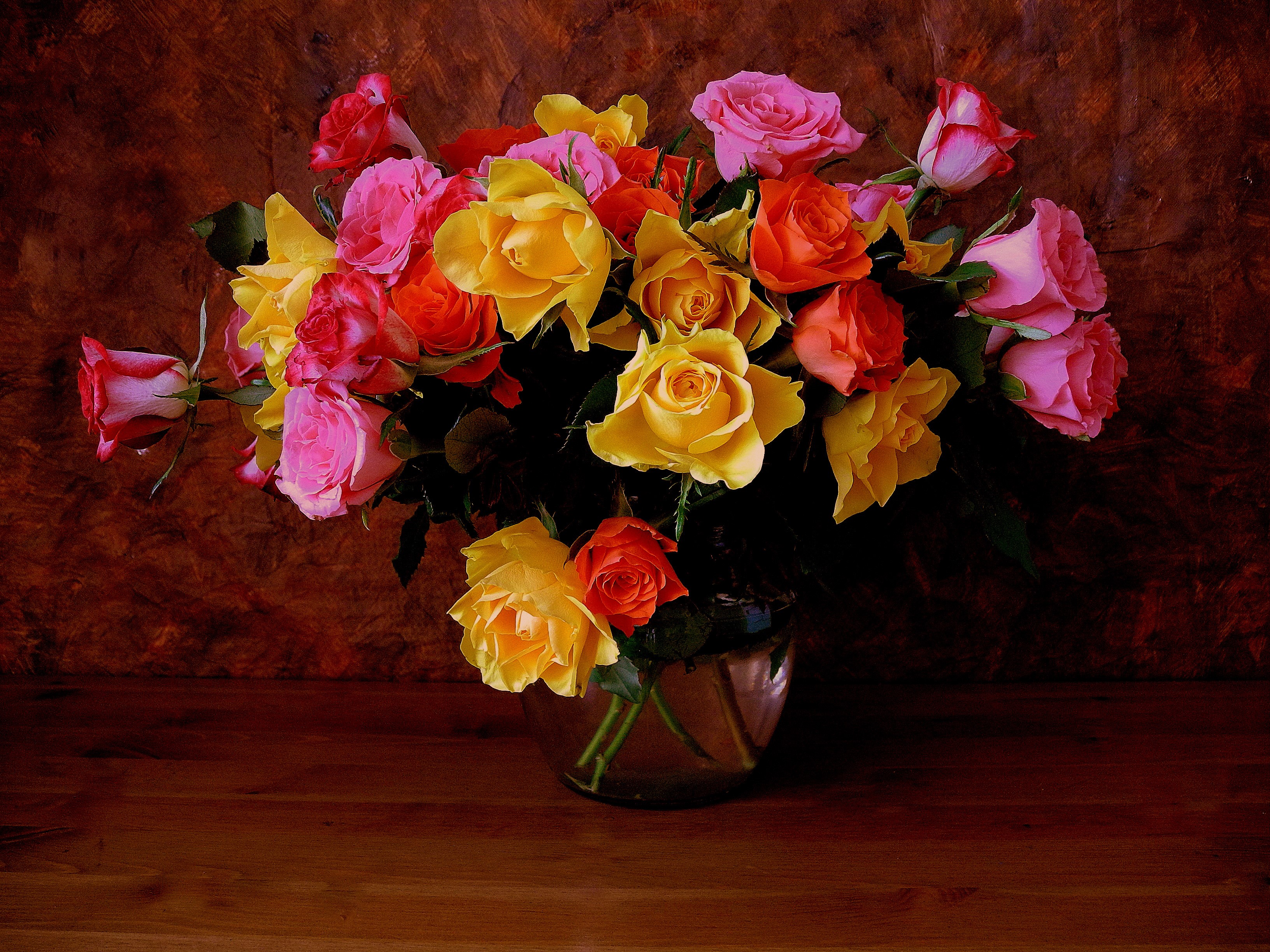 Bouquet of Roses in a Vase HD Wallpaper