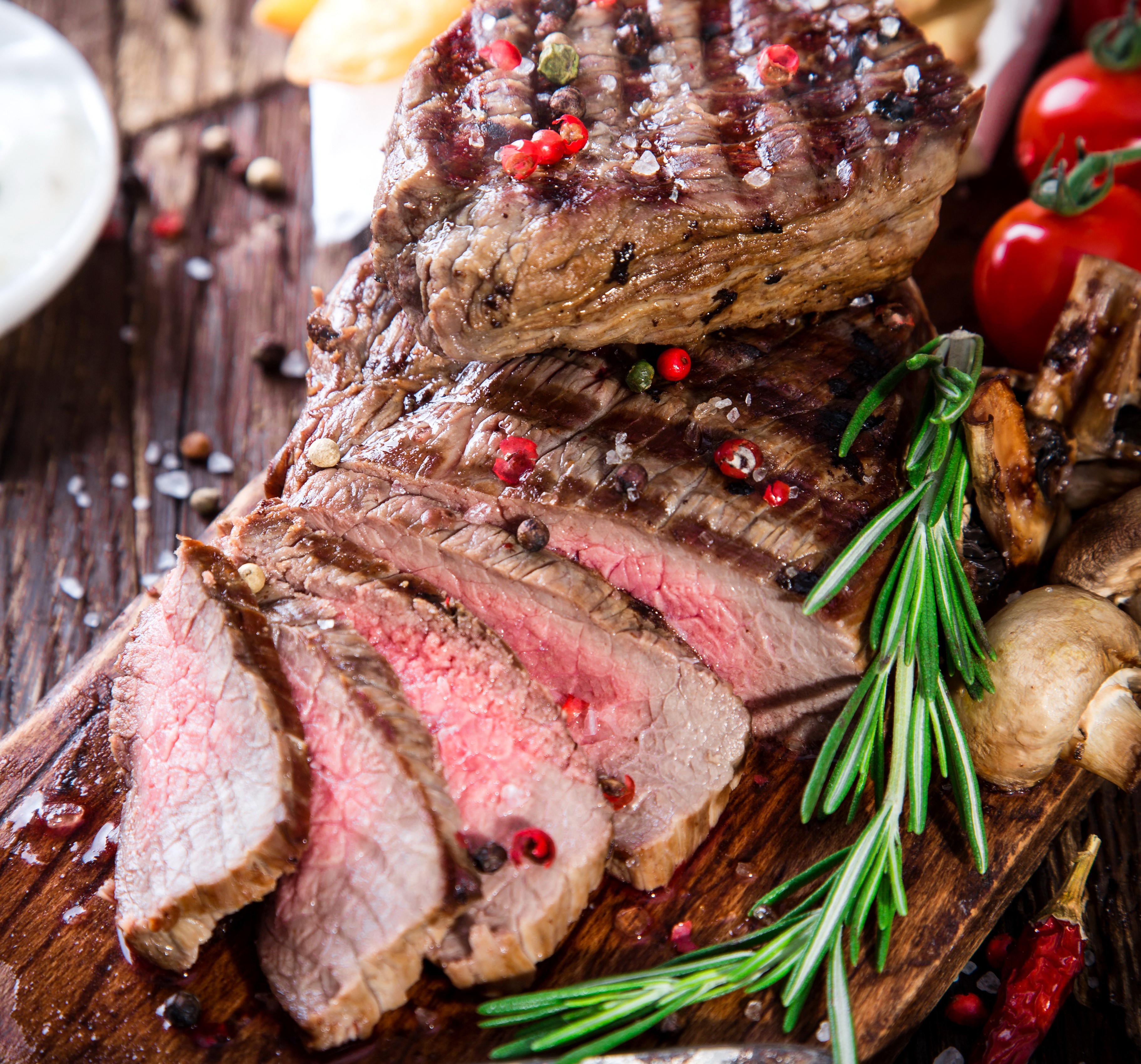 Sliced steak with peppercorns and rosemary HD Wallpaper