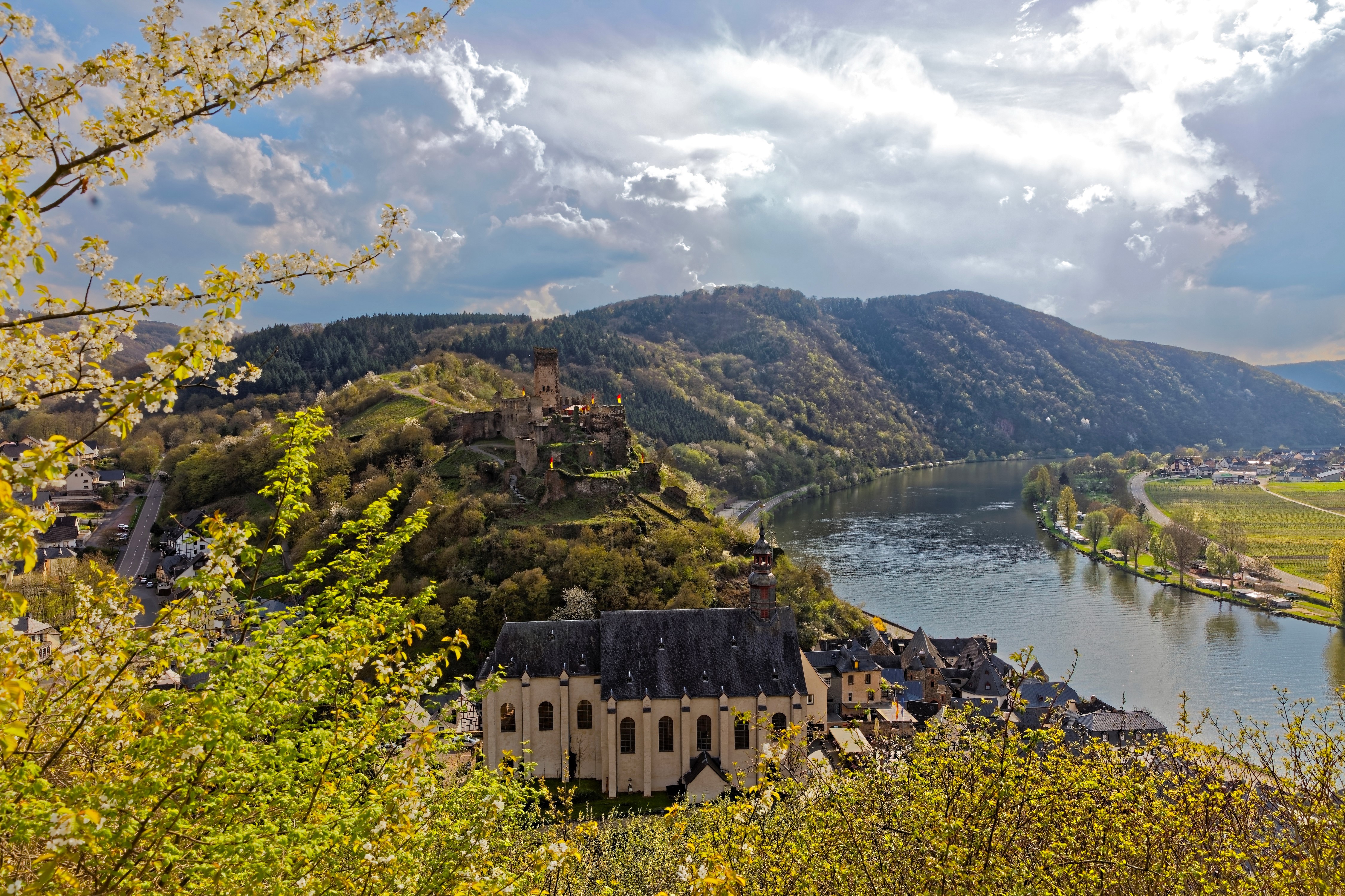 Beilstein Castle and River Moselle, Germany HD Wallpaper