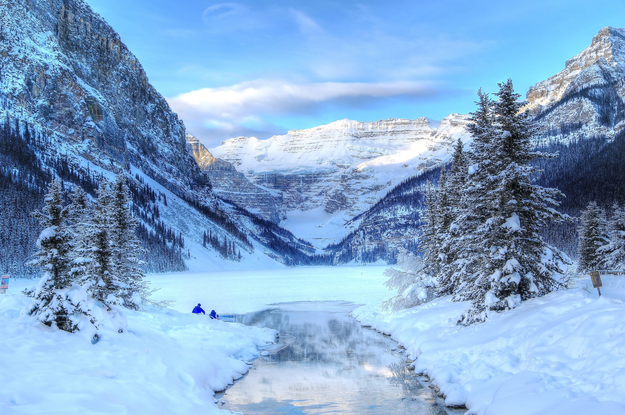 Winter scene at Lake Louise in Banff National Park, Canada HD Wallpaper