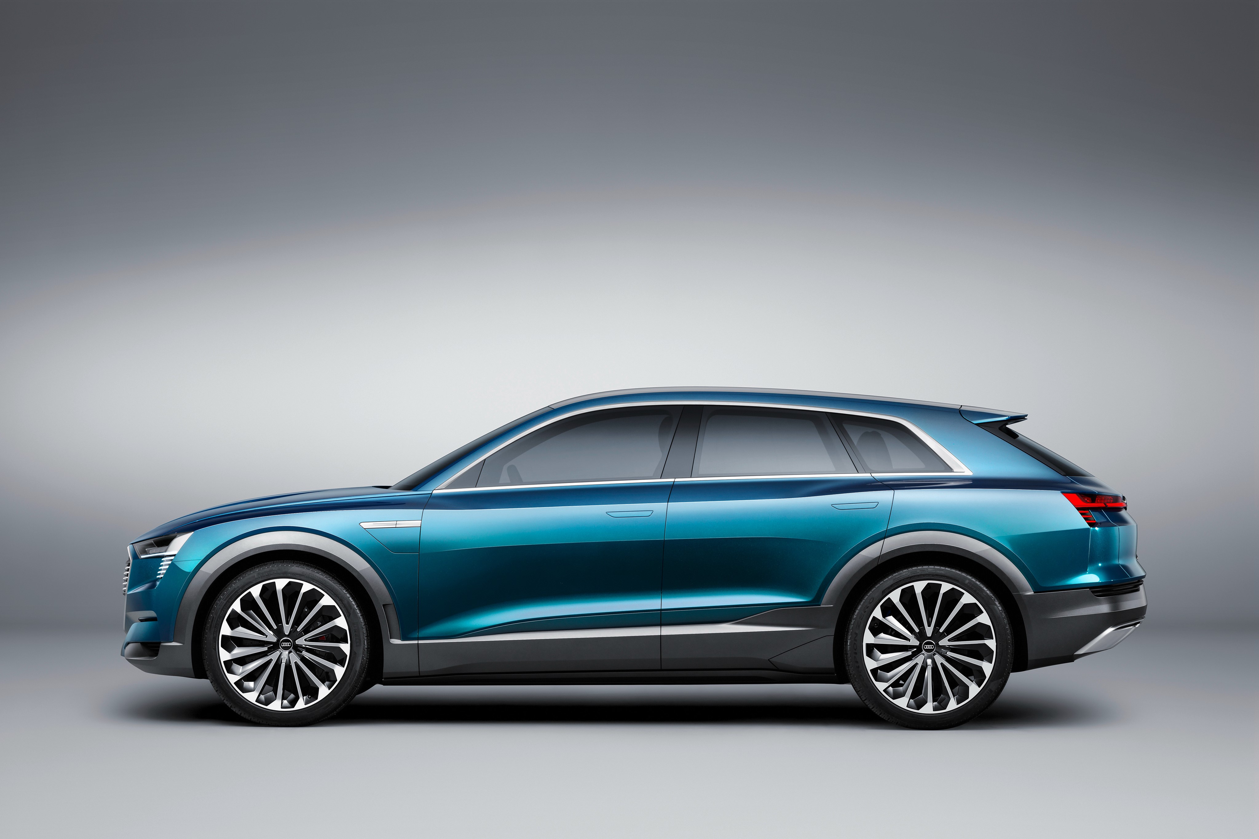 Audi e-tron quattro concept car side view HD Wallpaper
