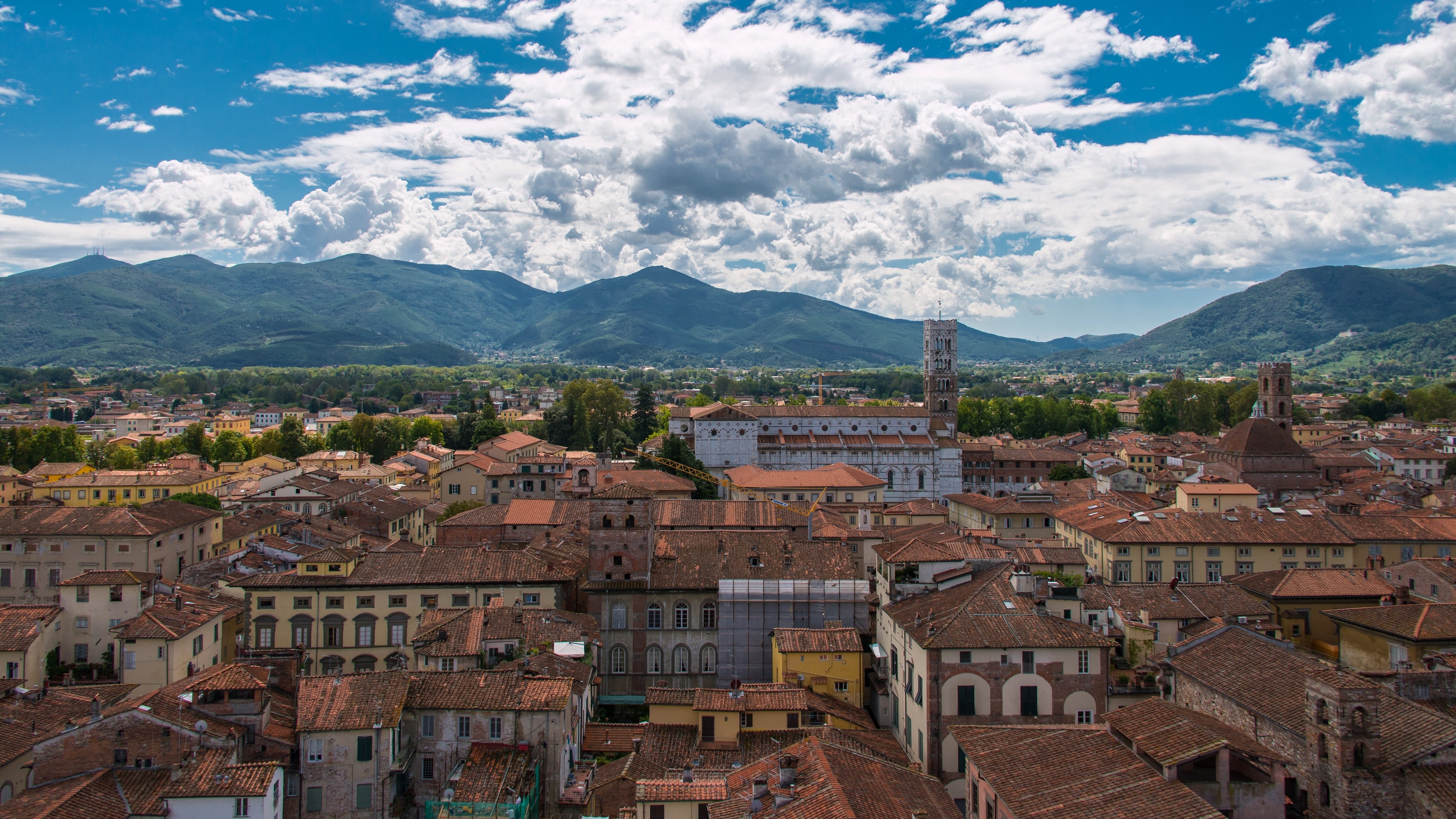 4K Lucca Italy Tuscany Houses with Mountains and Clouds HD Wallpaper