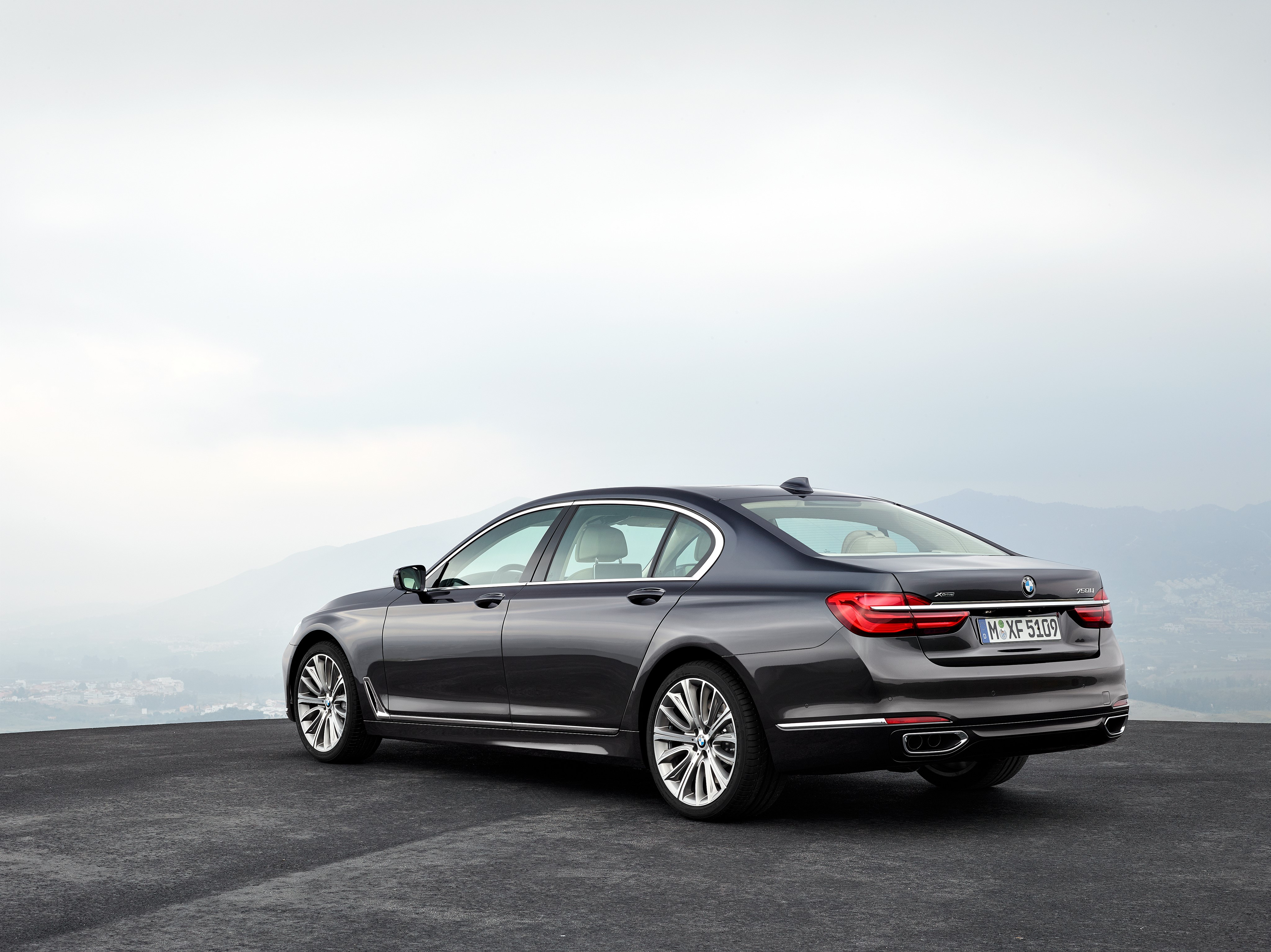 4K 2015 BMW 750Li xDrive G12 HD Wallpaper