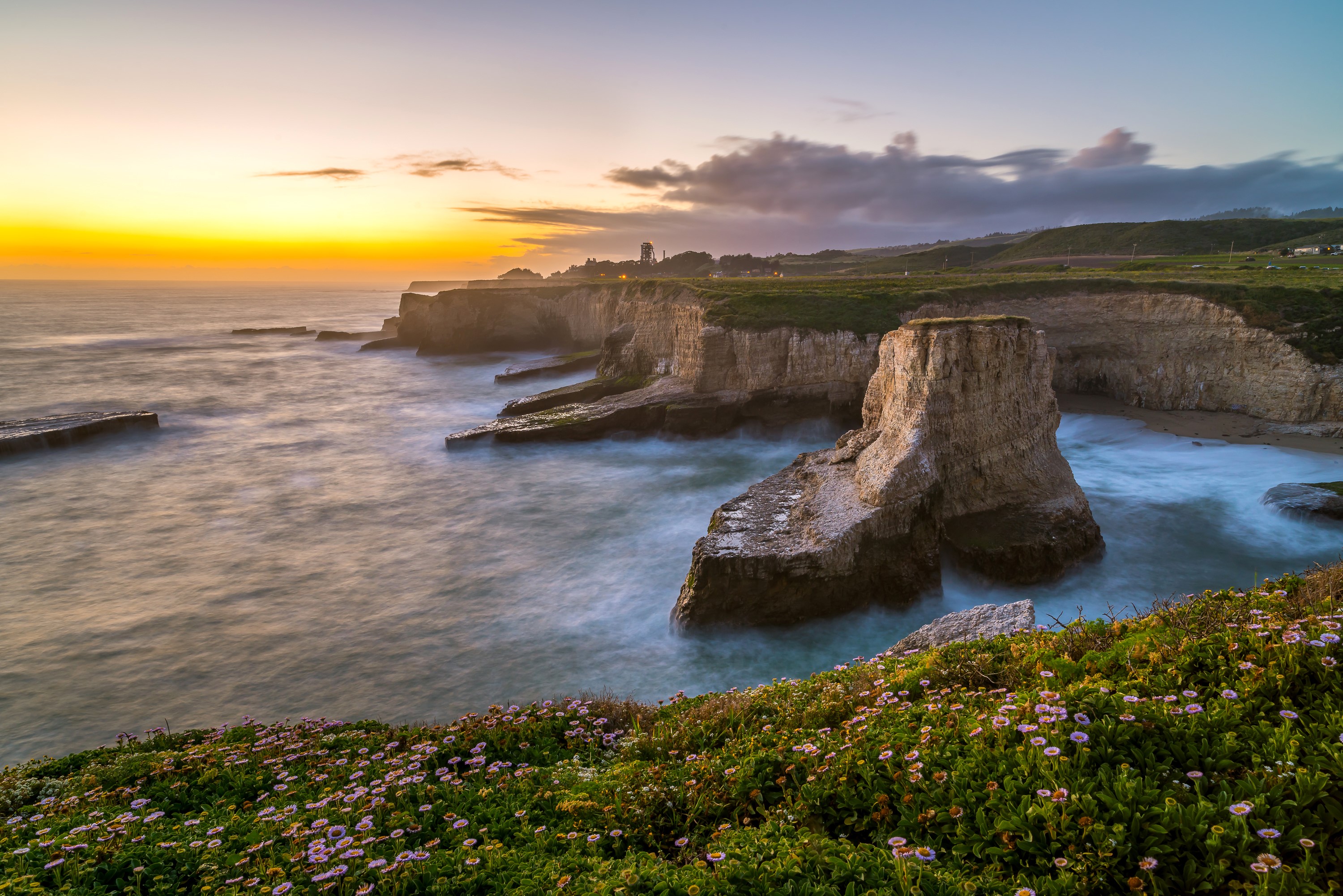 Sunset over the cliffs and ocean in Santa Cruz, California HD Wallpaper