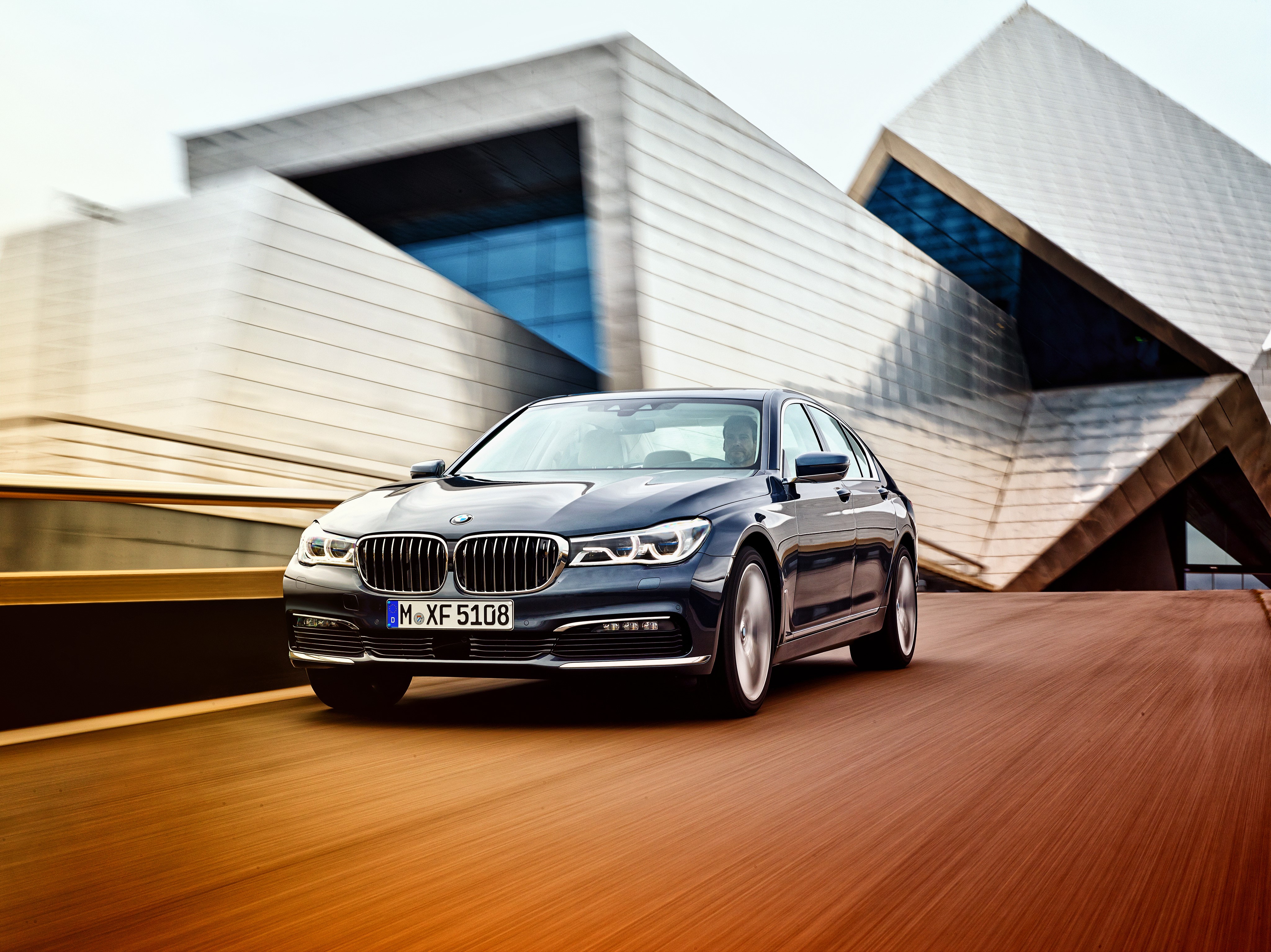BMW 730d G11 in motion HD Wallpaper