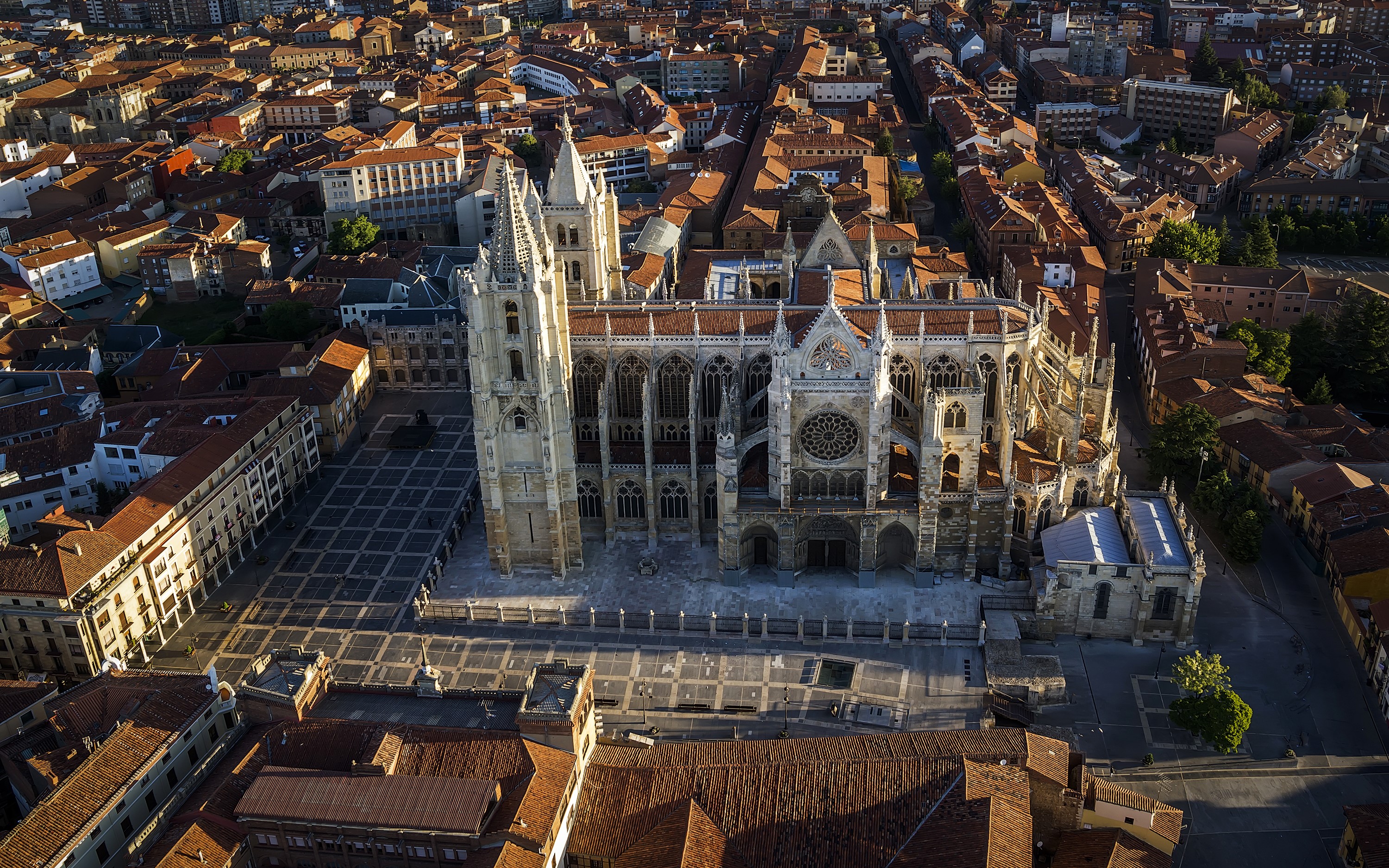 Aerial view of Leon Cathedral and surrounding city, Spain HD Wallpaper