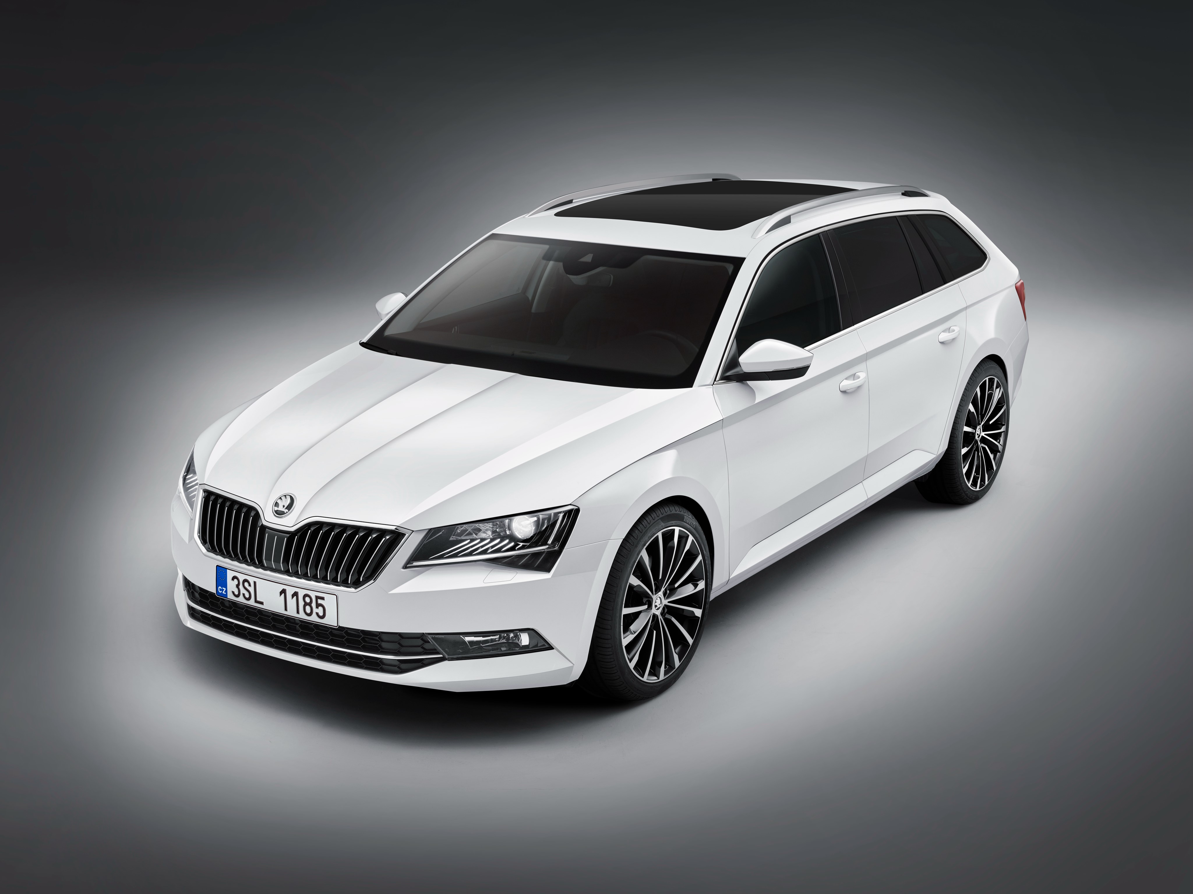 4K White Skoda Superb Combi HD Wallpaper