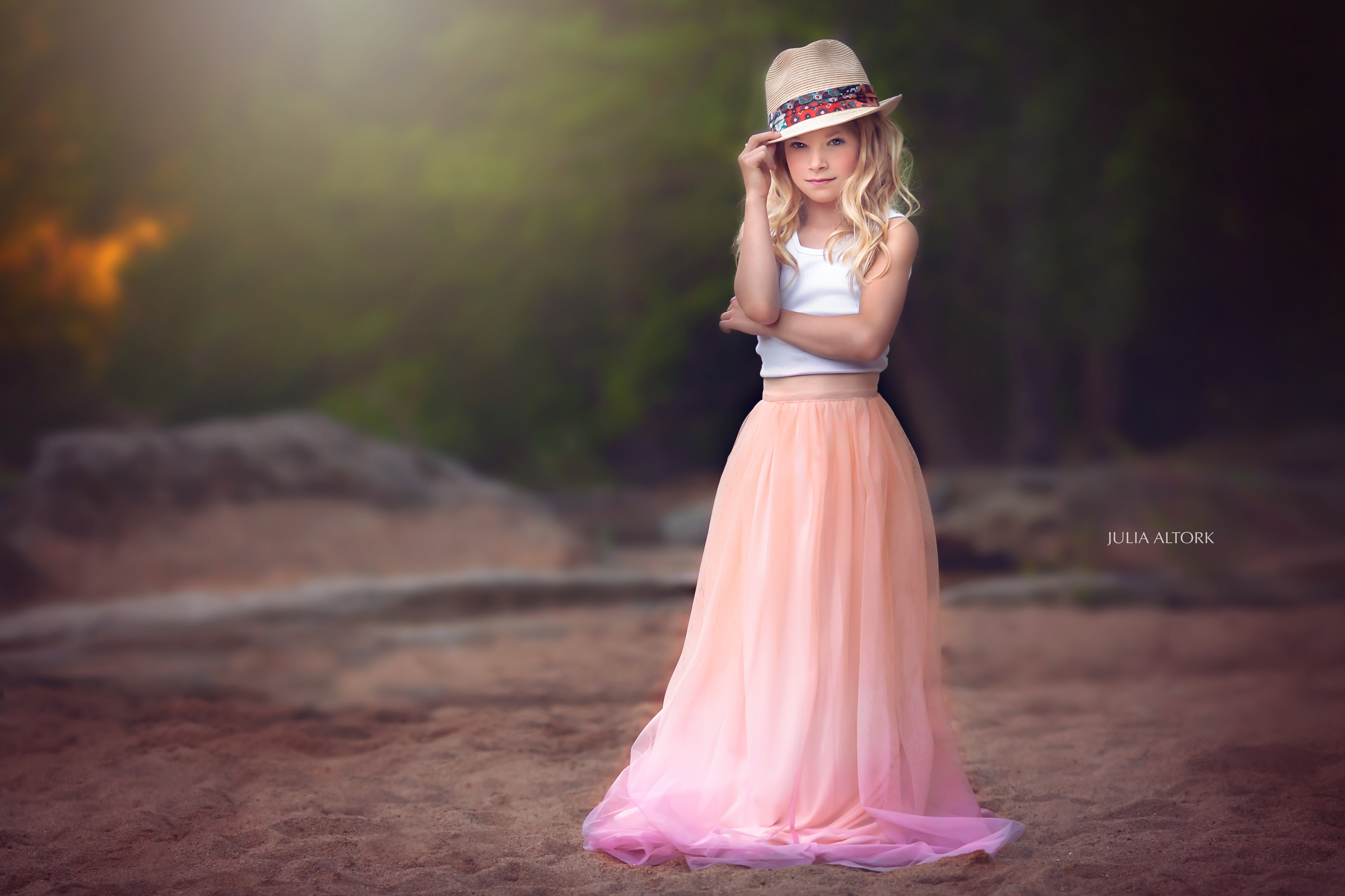 Little girl in hat and dress HD Wallpaper