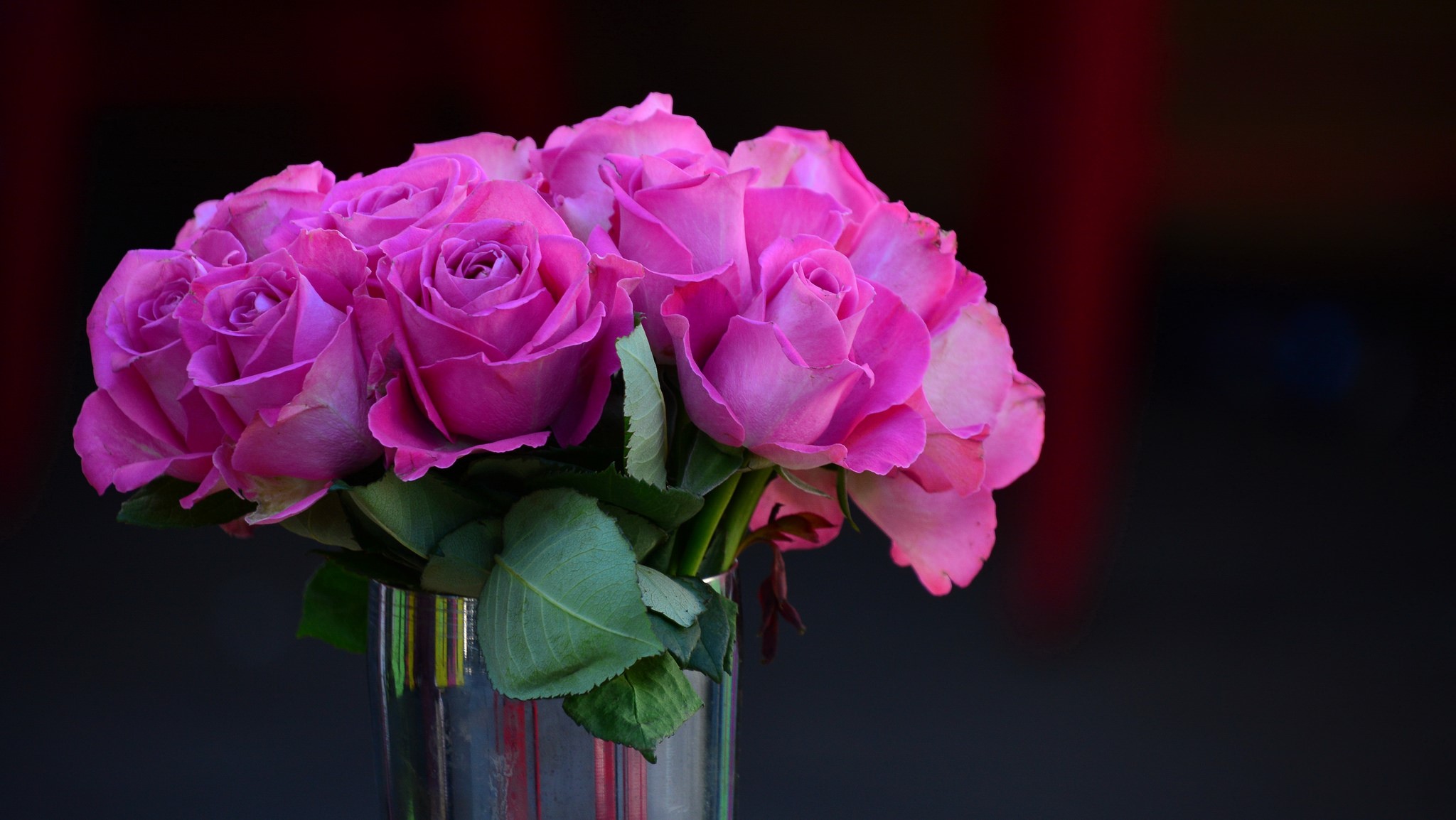 Bouquet of Pink Roses in a Glass Vase HD Wallpaper