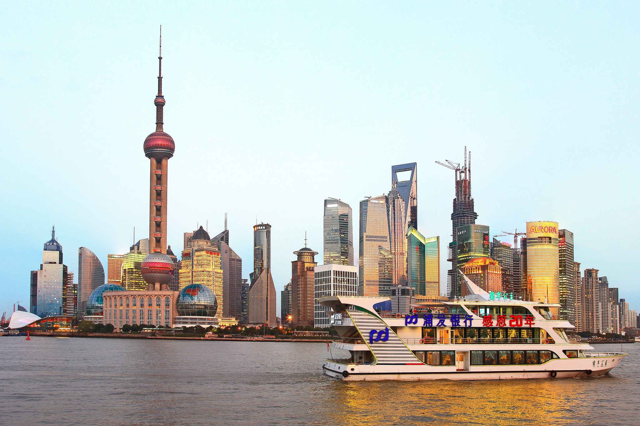 Shanghai skyline with Oriental Pearl Tower and riverboat HD Wallpaper