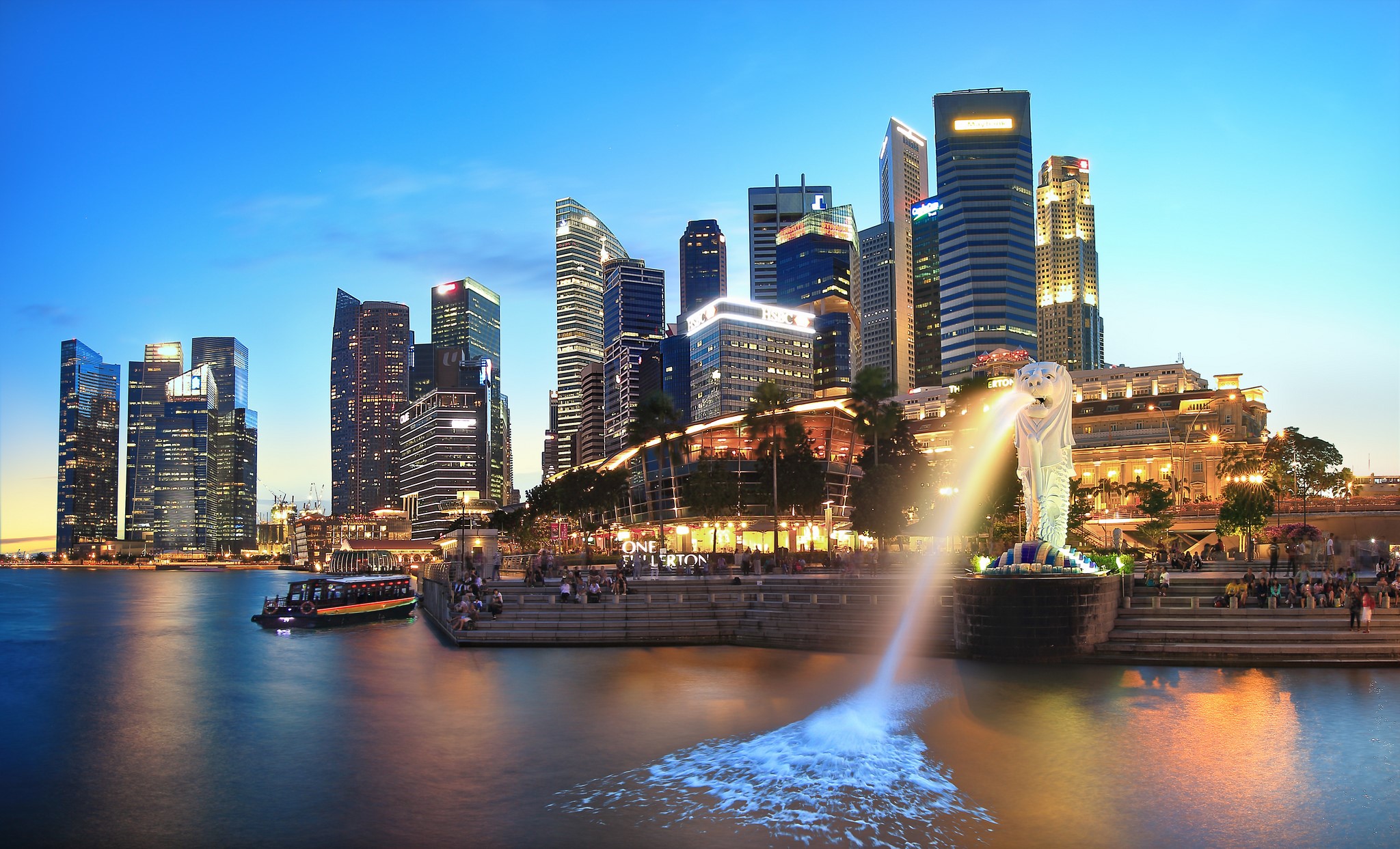 Singapore skyline with Merlion statue at dusk HD Wallpaper