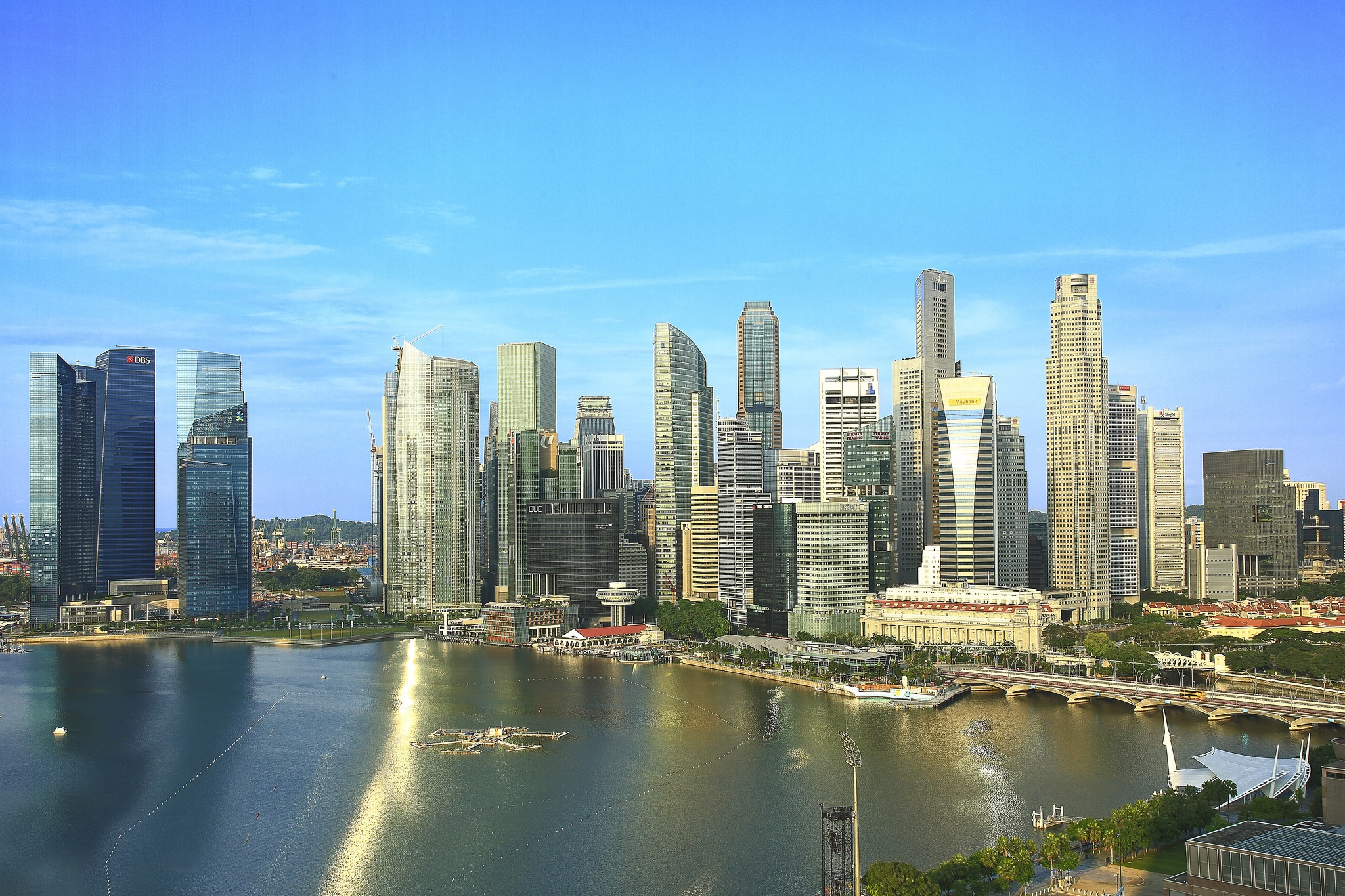 Singapore skyline with skyscrapers and Marina Bay HD Wallpaper