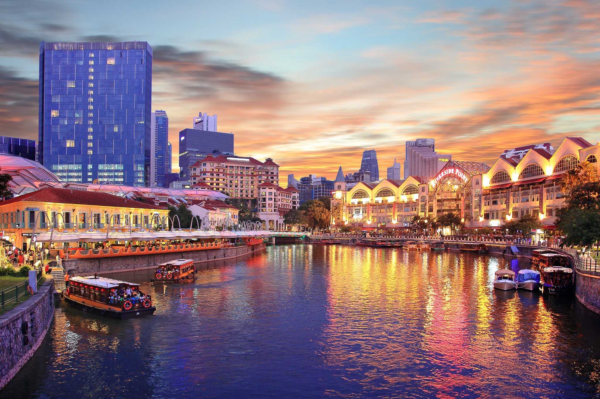 Singapore Riverside Point at sunset with boats HD Wallpaper