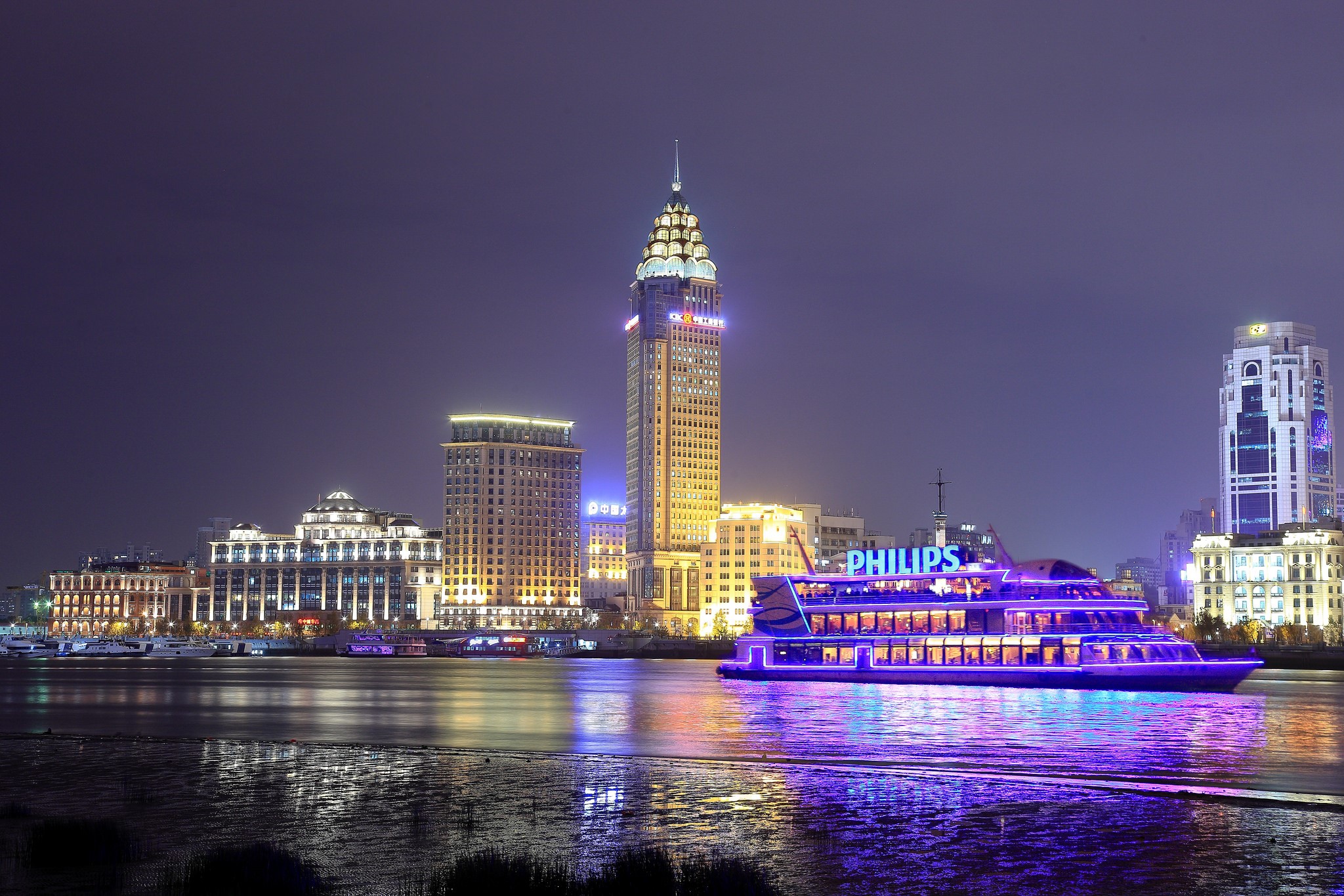 Shanghai skyline with Philips riverboat at night HD Wallpaper