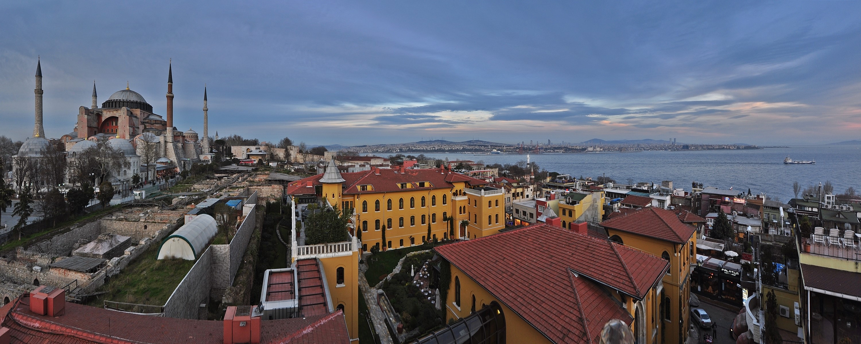 Hagia Sophia and Istanbul cityscape with Bosphorus strait HD Wallpaper