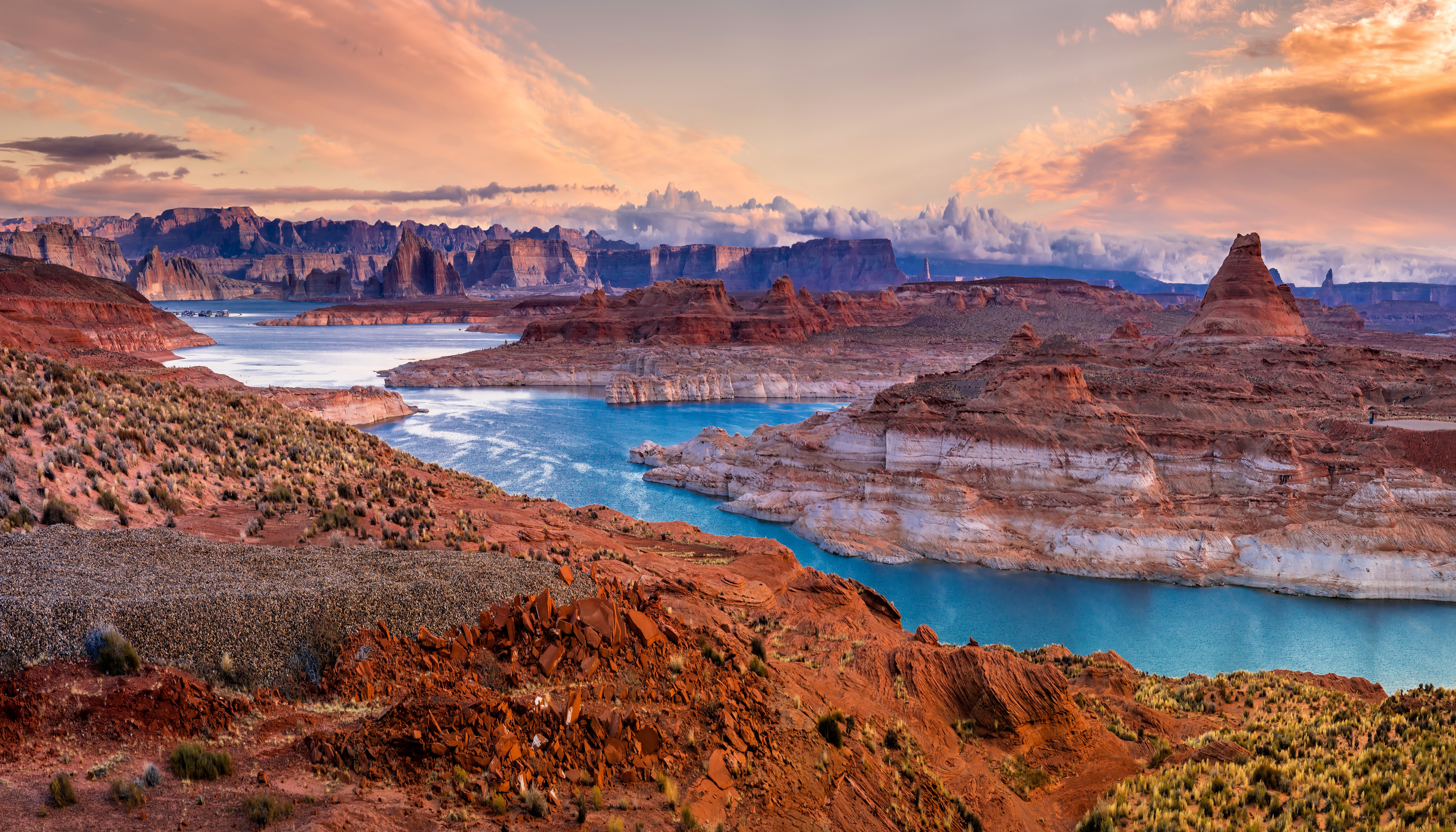 Glen Canyon Lake and Red Rock Mountains 4K HD Wallpaper