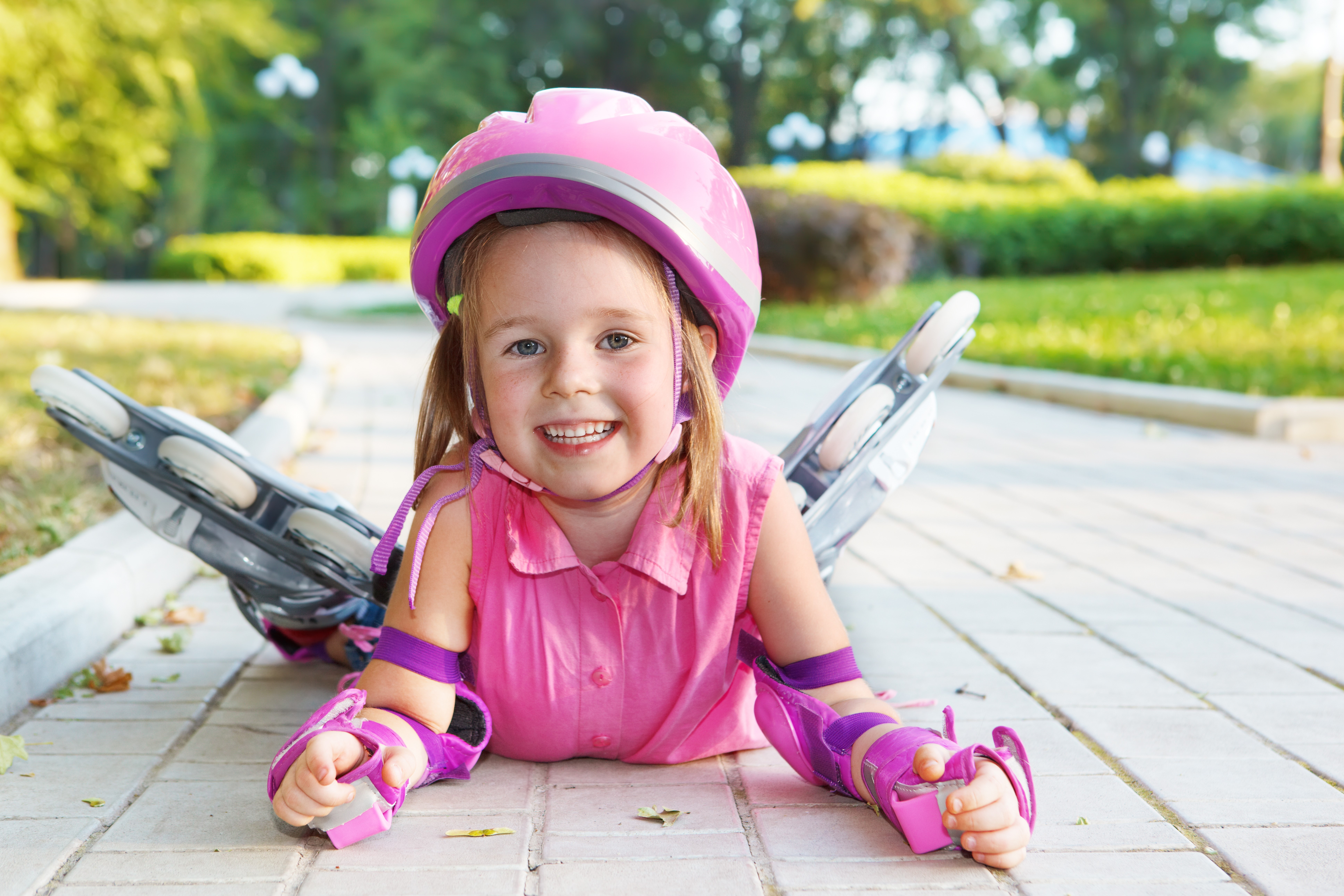 Little girl in helmet and rollerblades HD Wallpaper