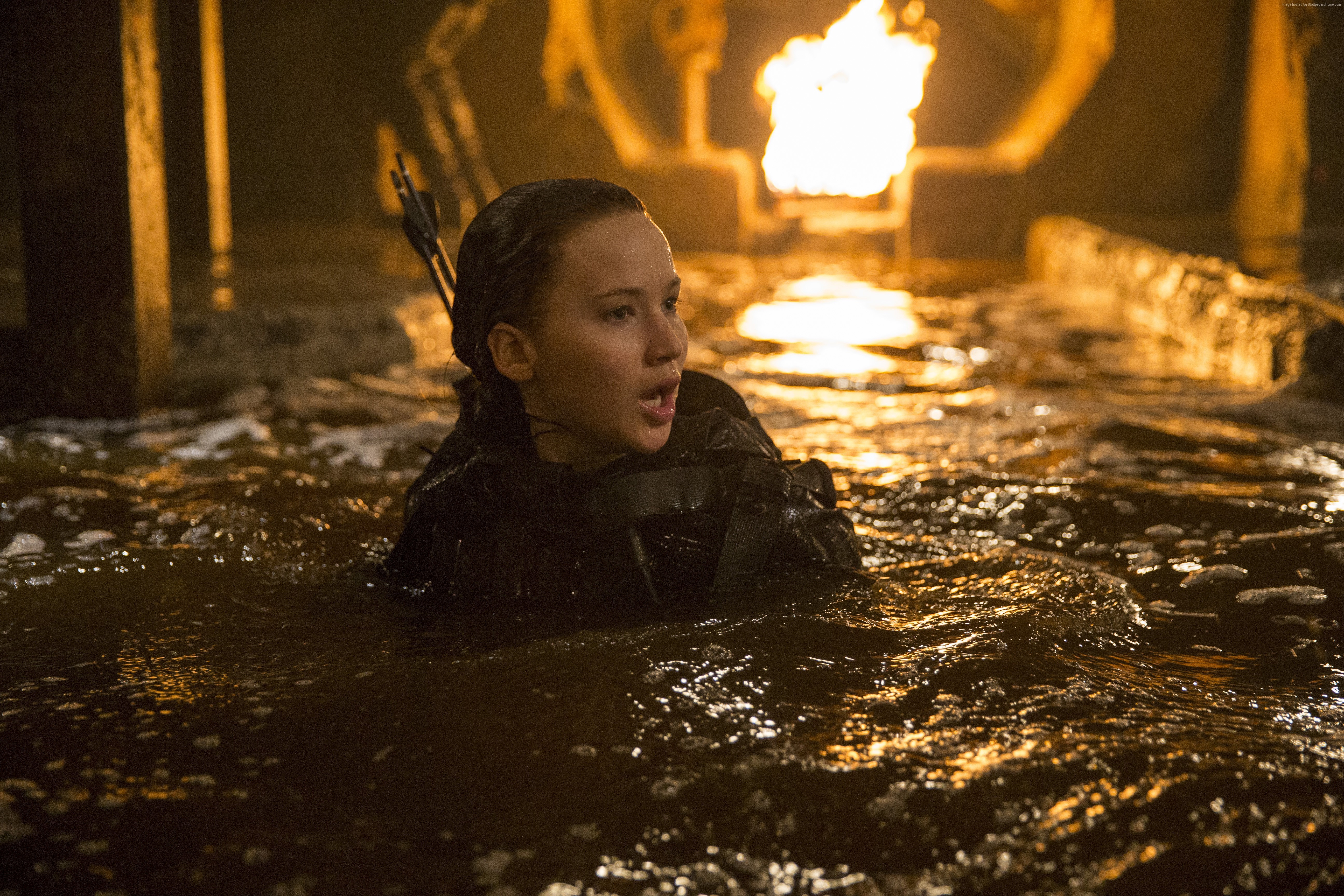 Jennifer Lawrence from The Hunger Games in water HD Wallpaper