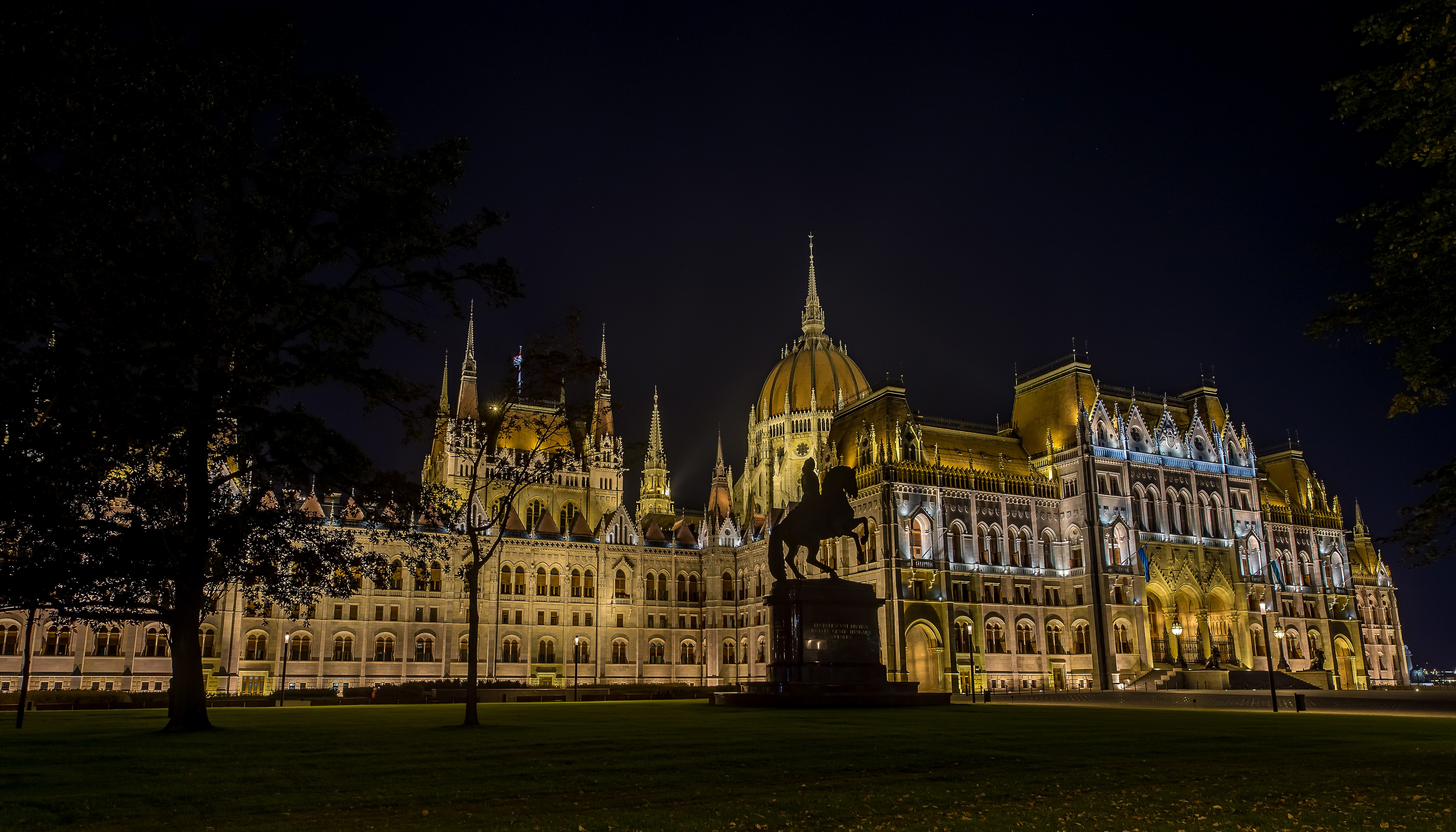 Budapest Parliament Building at Night HD Wallpaper