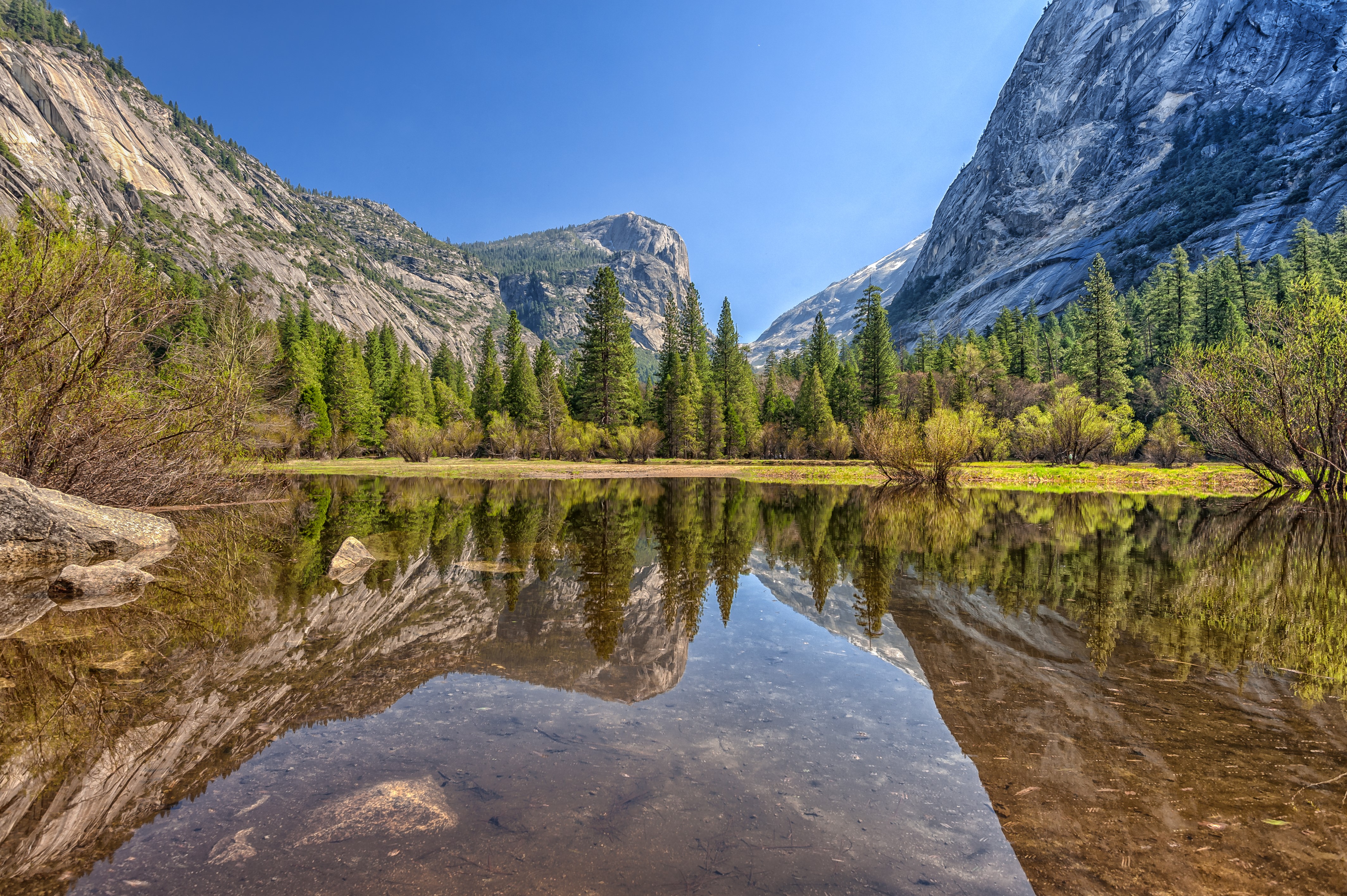 Mirror Lake in Yosemite National Park, USA HD Wallpaper