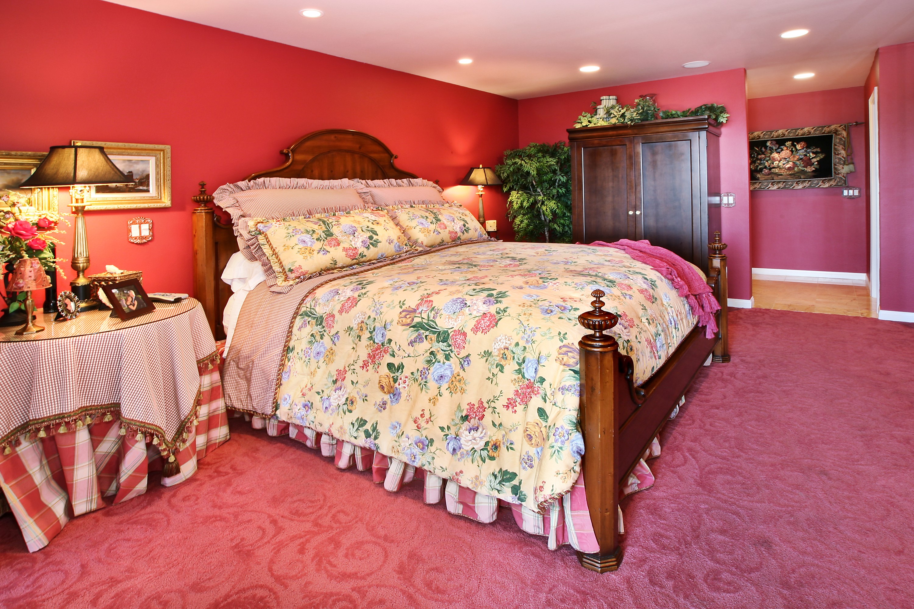 Bedroom with red walls and floral bedding HD Wallpaper