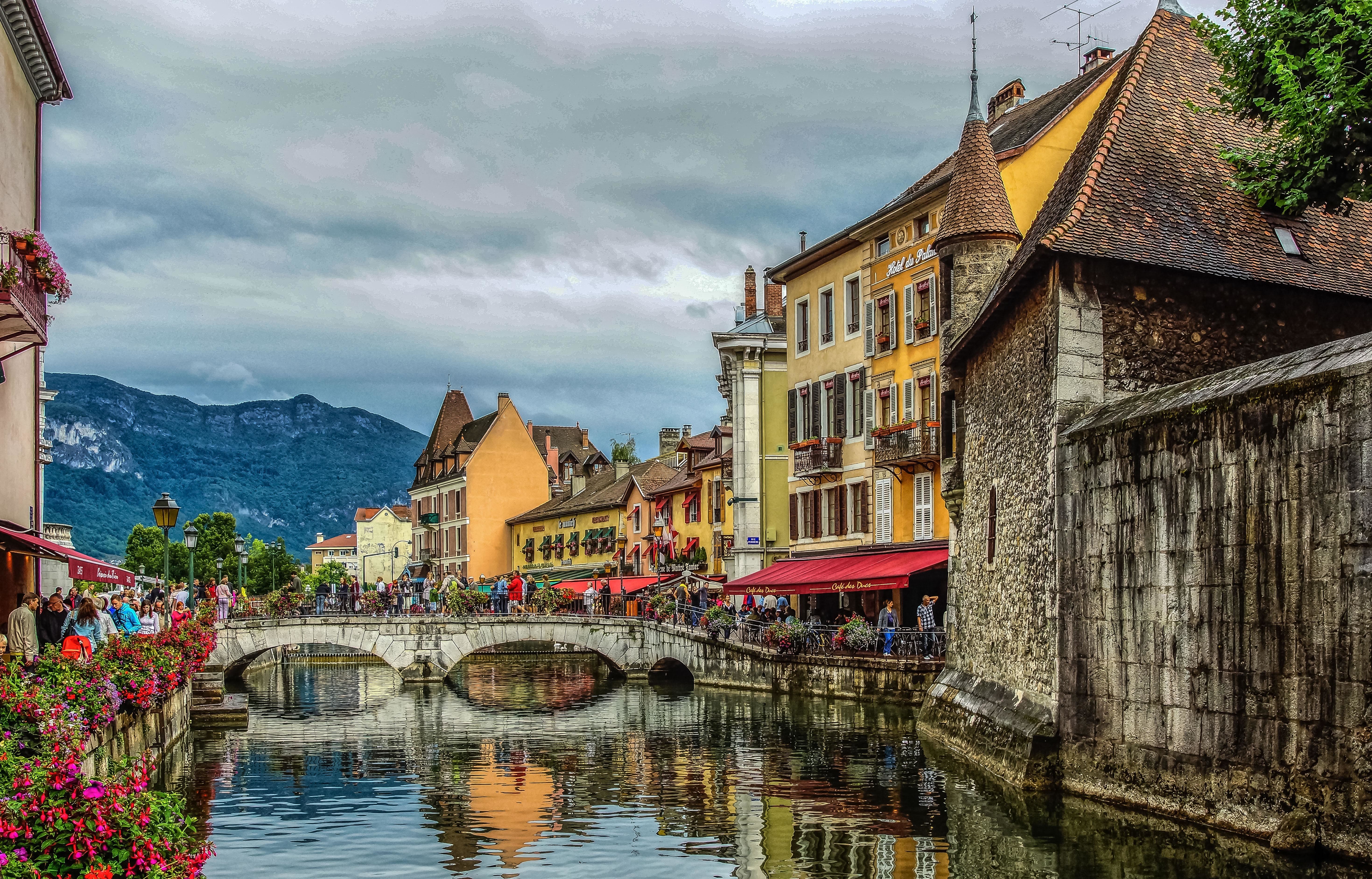 Houses and bridge over canal in France HD Wallpaper