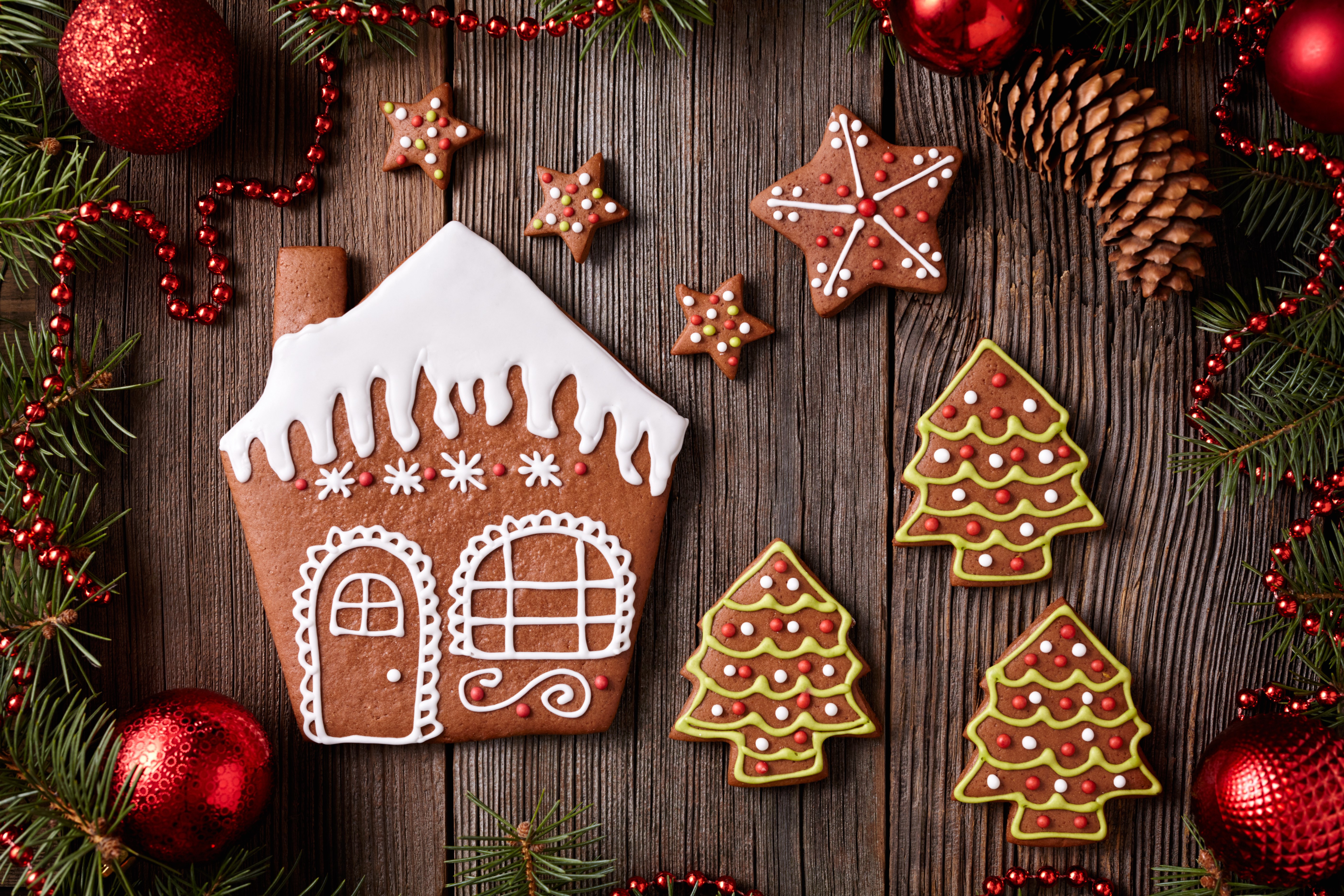 Christmas gingerbread cookies with decorations HD Wallpaper