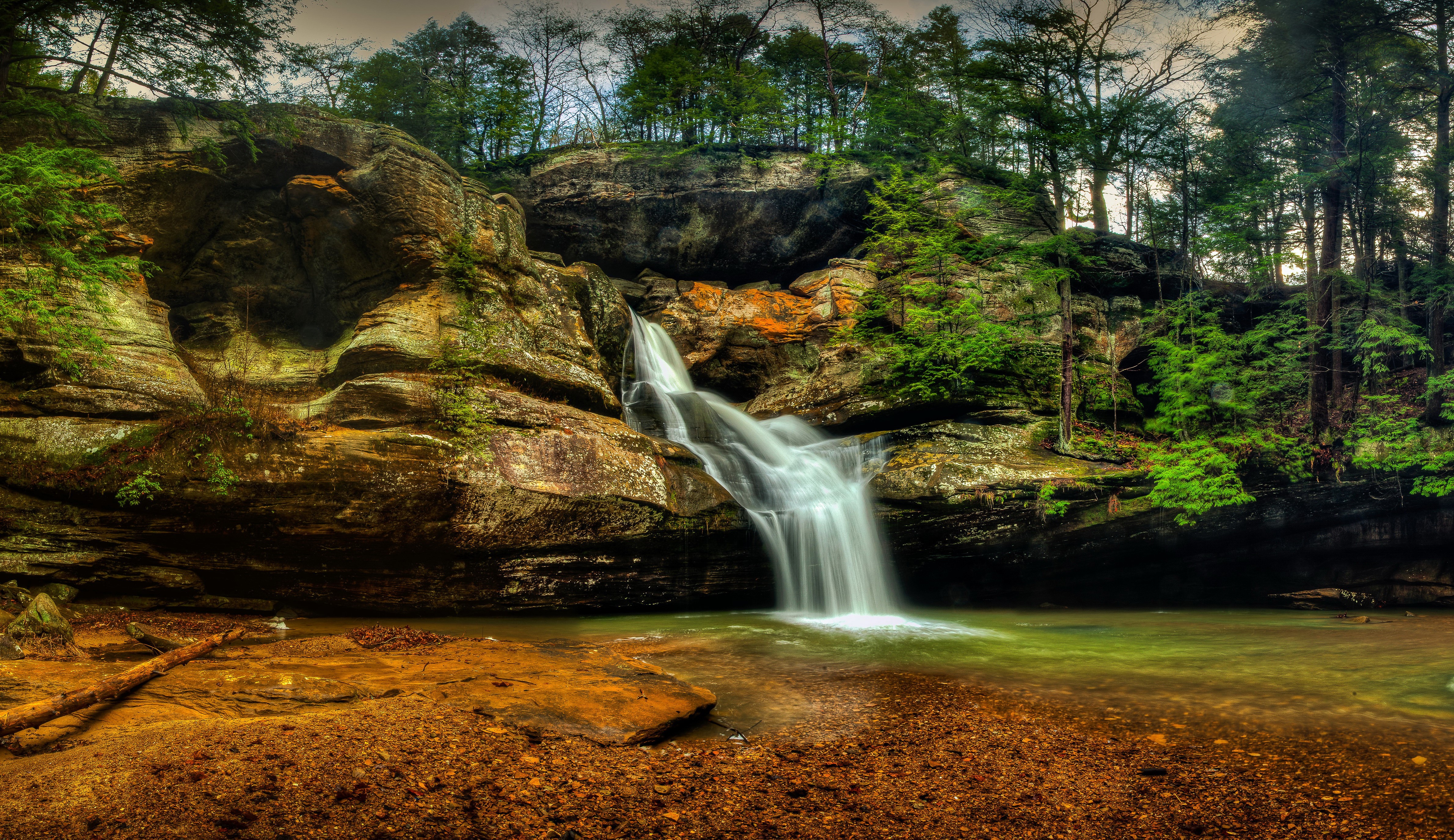 Waterfall in Hocking Hills State Park, Ohio, USA HD Wallpaper