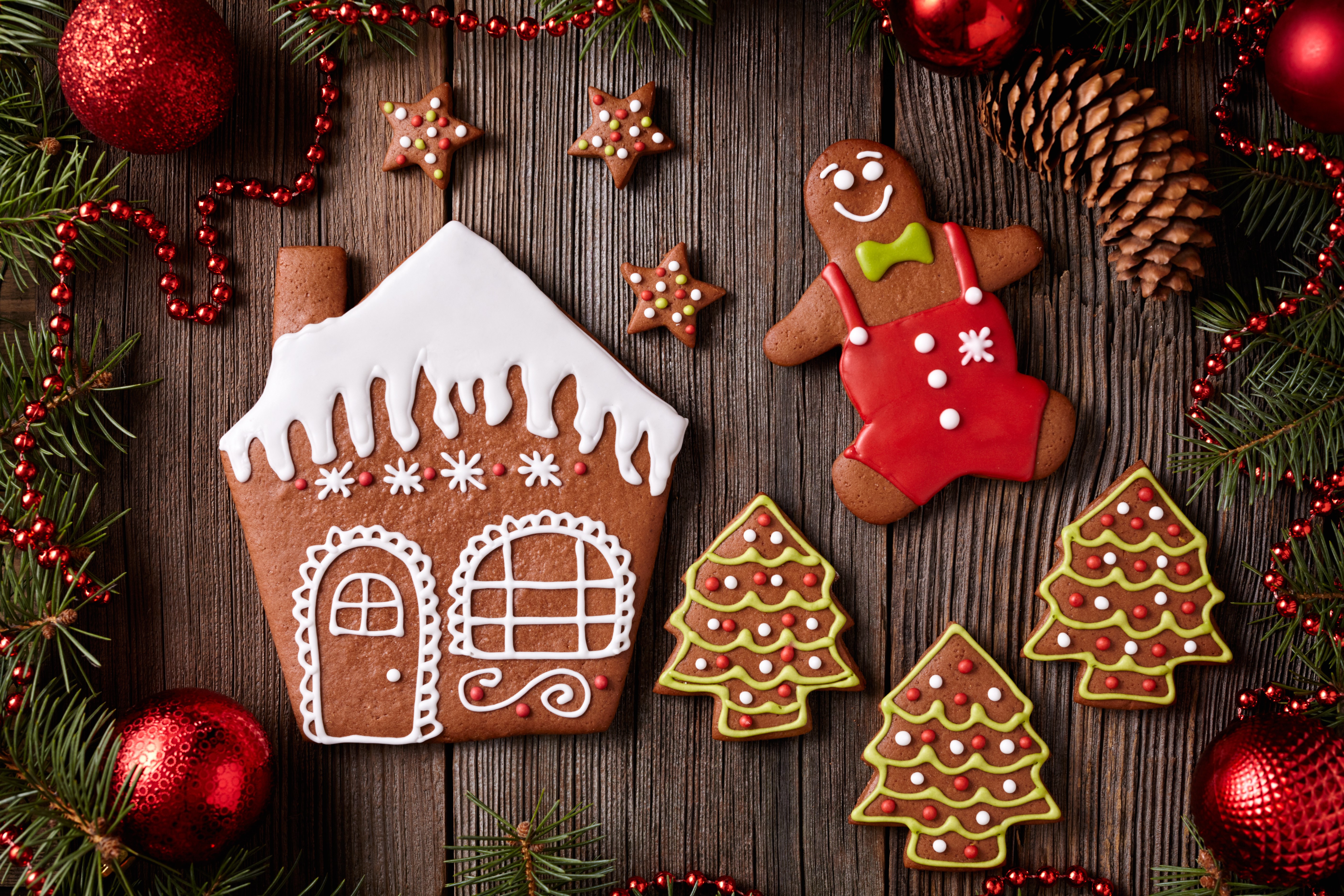 Christmas gingerbread cookies and decorations HD Wallpaper