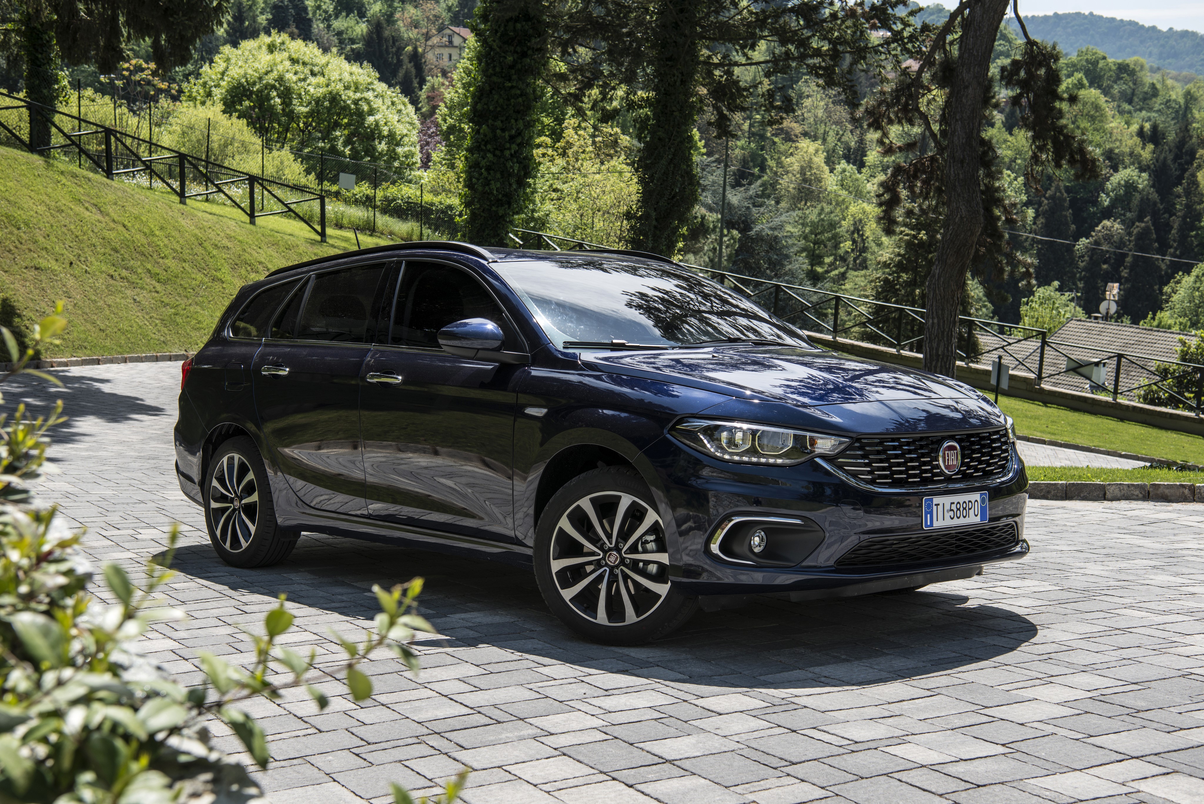 4K 2016 Fiat Tipo Station Wagon HD Wallpaper