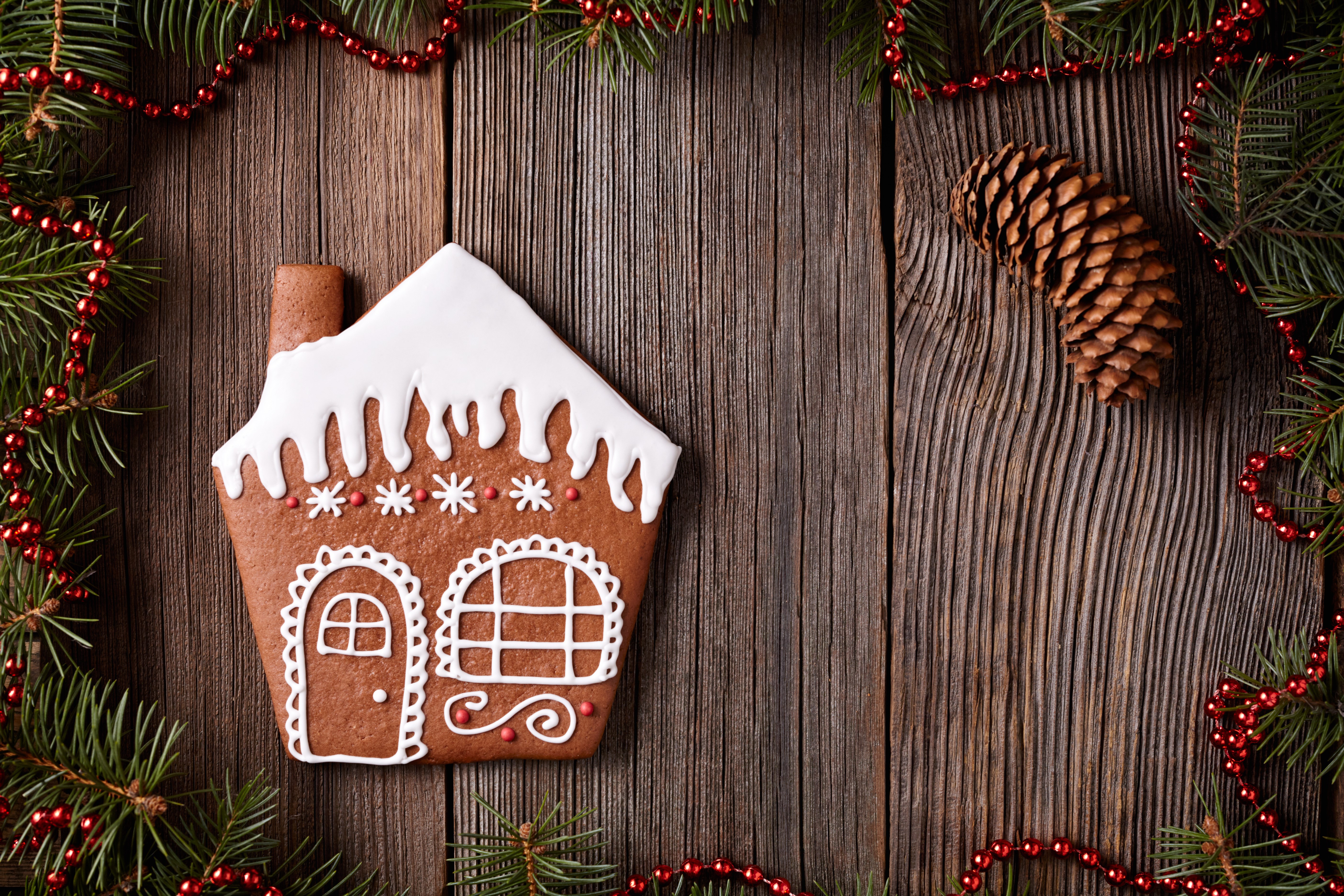 Christmas gingerbread house with pine cone and fir branches HD Wallpaper