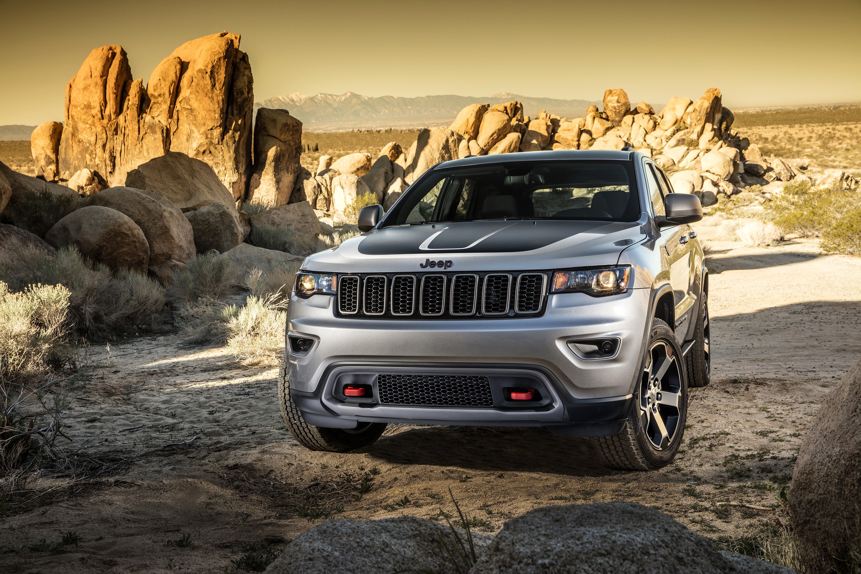 Silver Jeep Grand Cherokee Summit in Desert Landscape HD Wallpaper