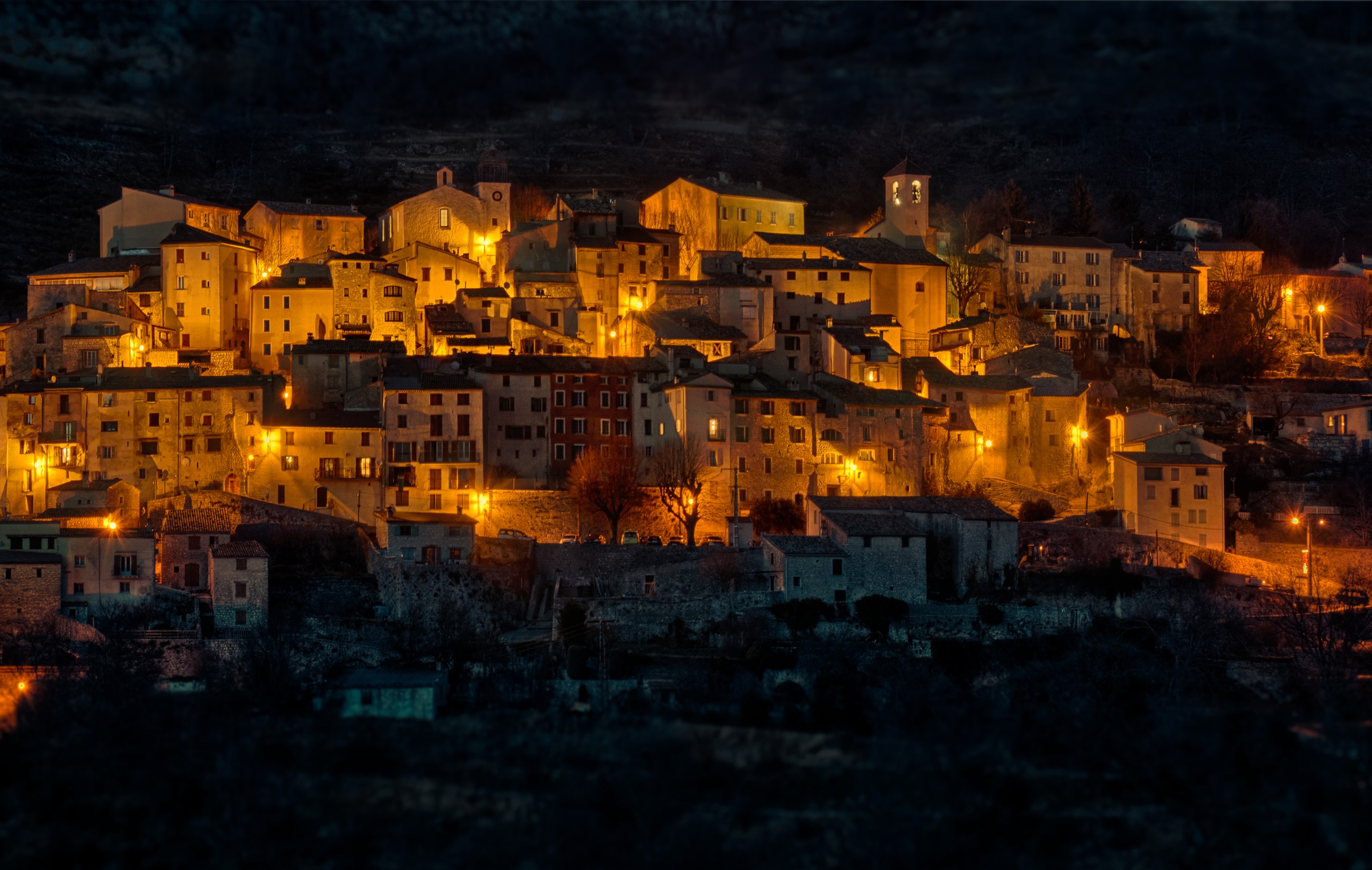 Coursegoules, France at night HD Wallpaper