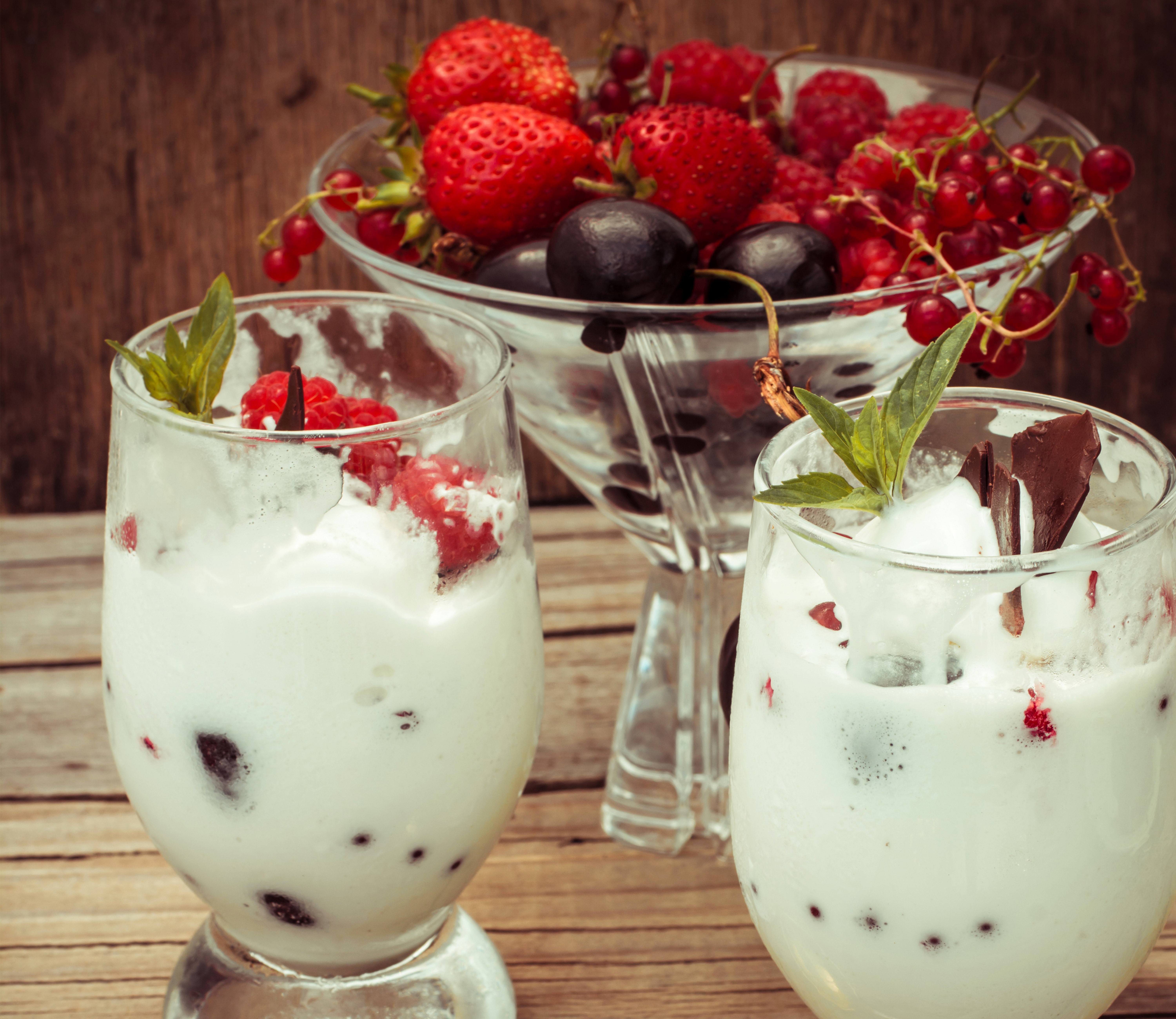 Ice cream with berries and chocolate HD Wallpaper