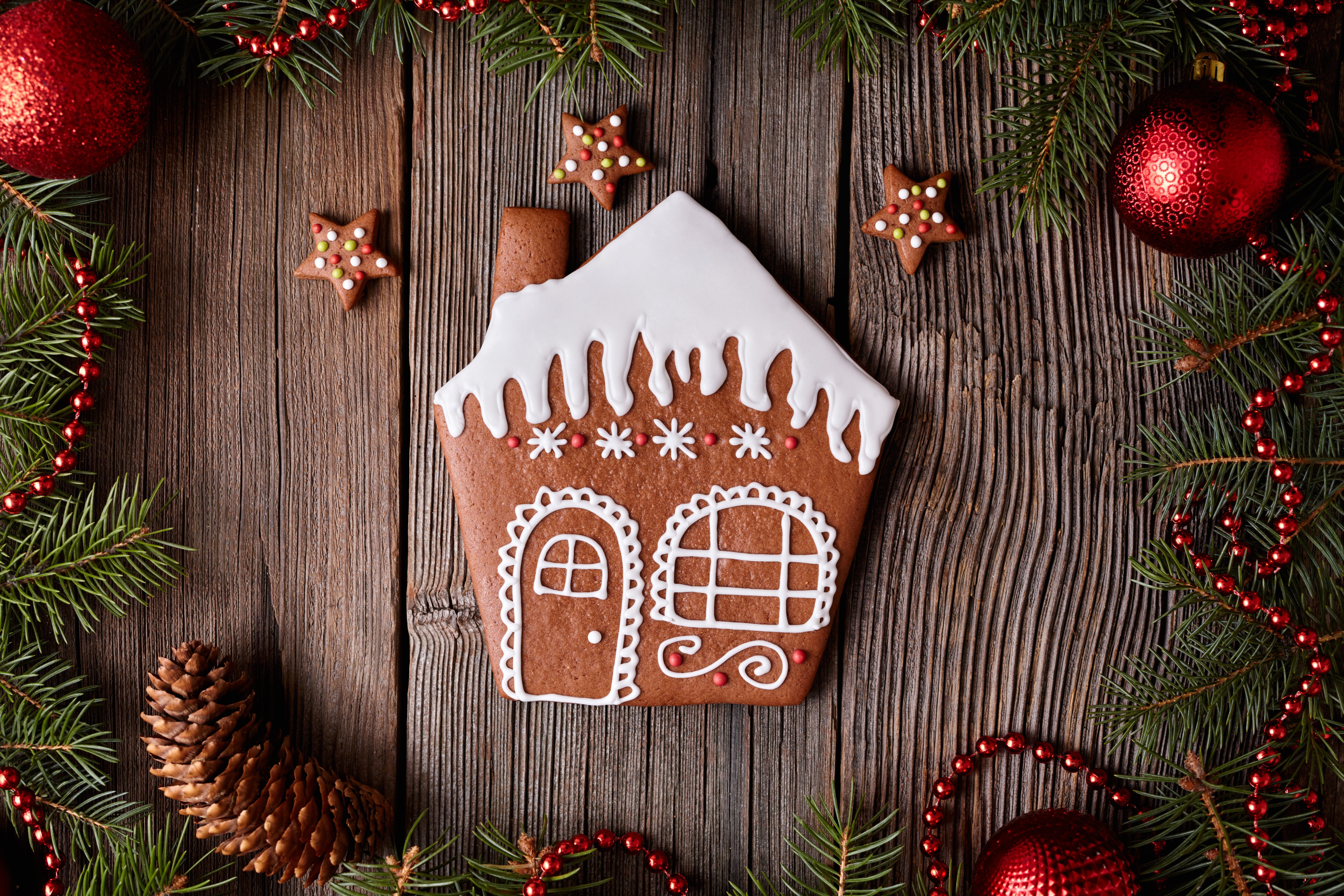 Christmas gingerbread house with decorations HD Wallpaper