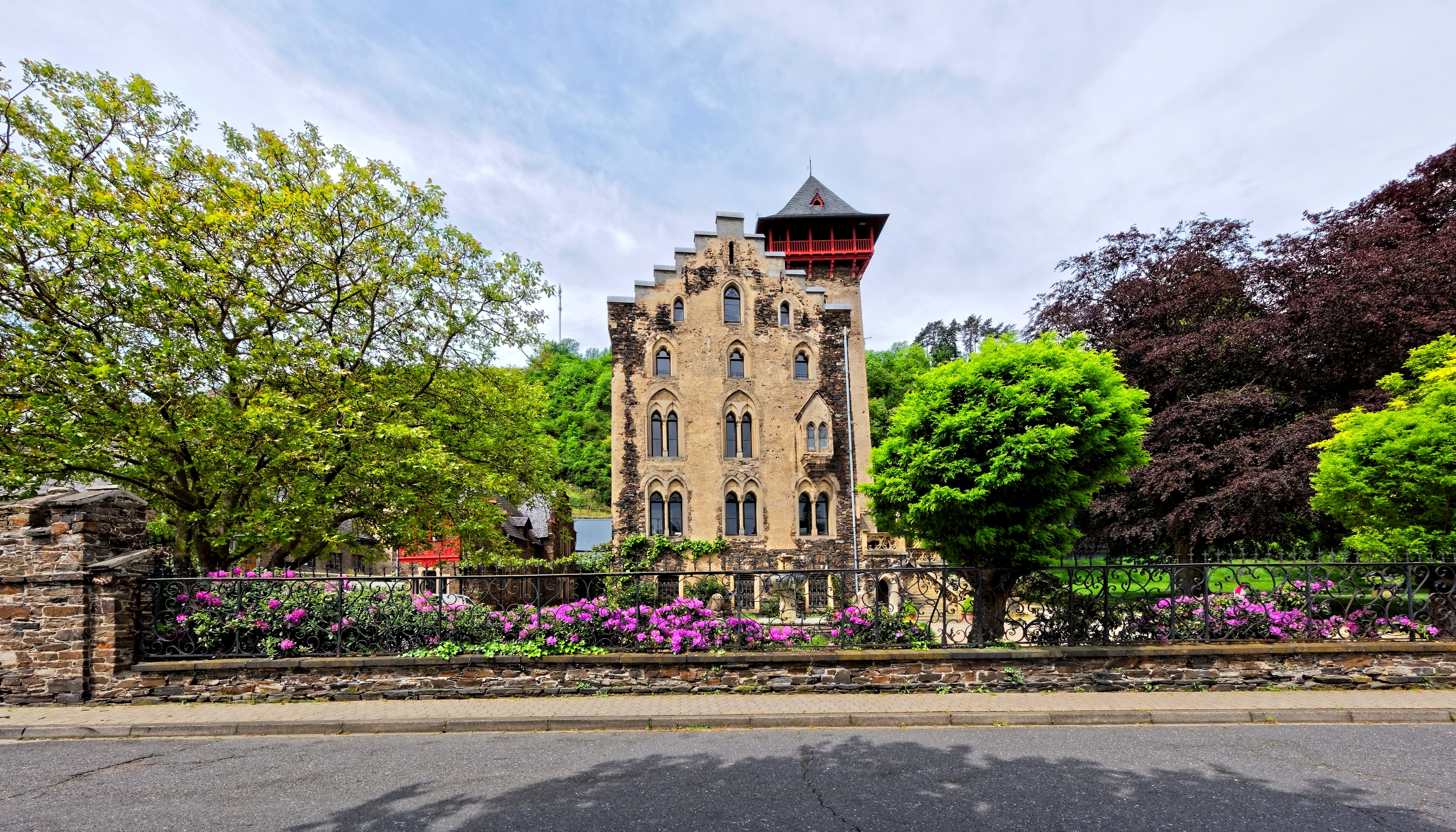Liebig Castle Kobern-Gondorf Germany with trees and flowers HD Wallpaper