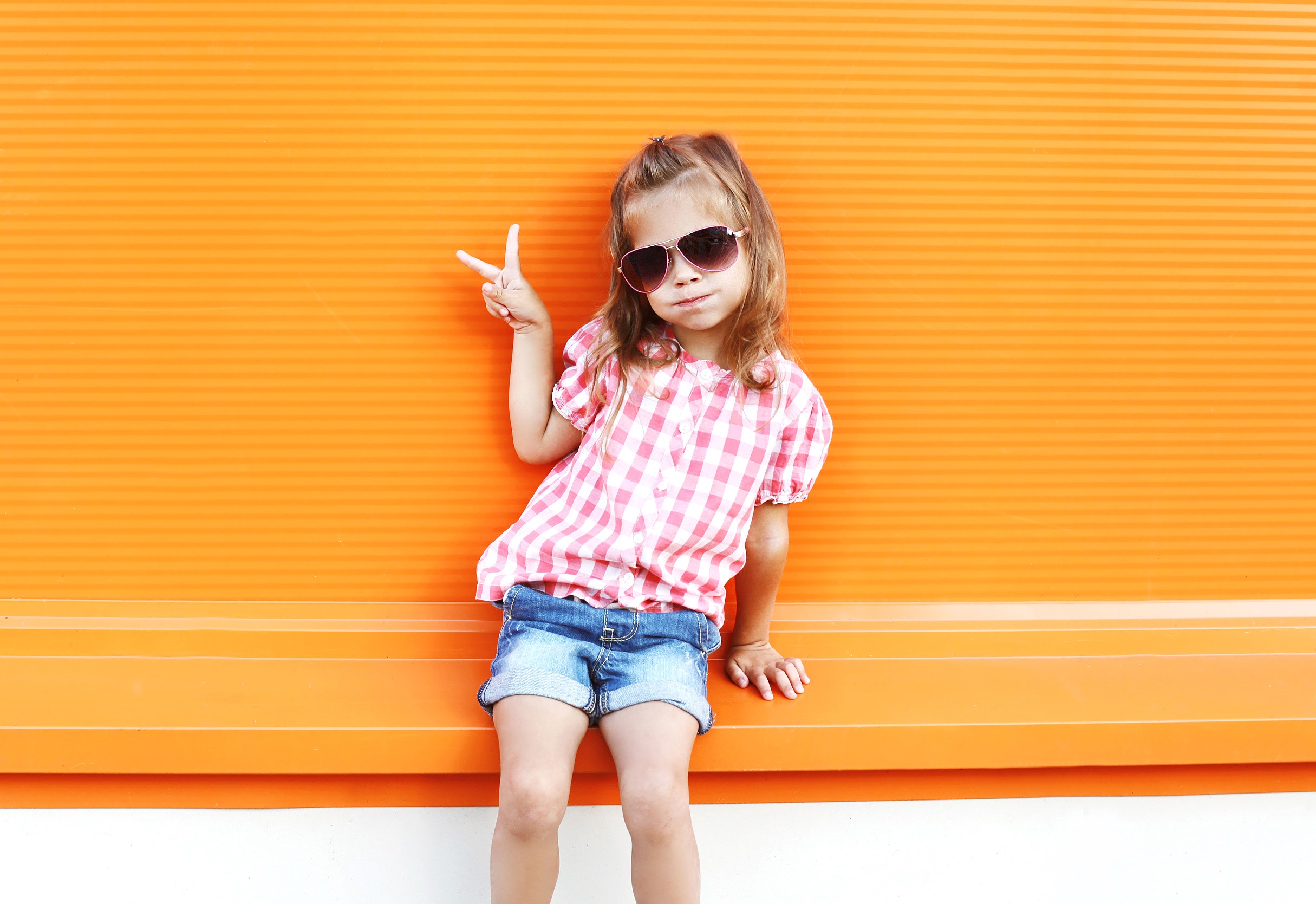Little girl with sunglasses making peace sign HD Wallpaper