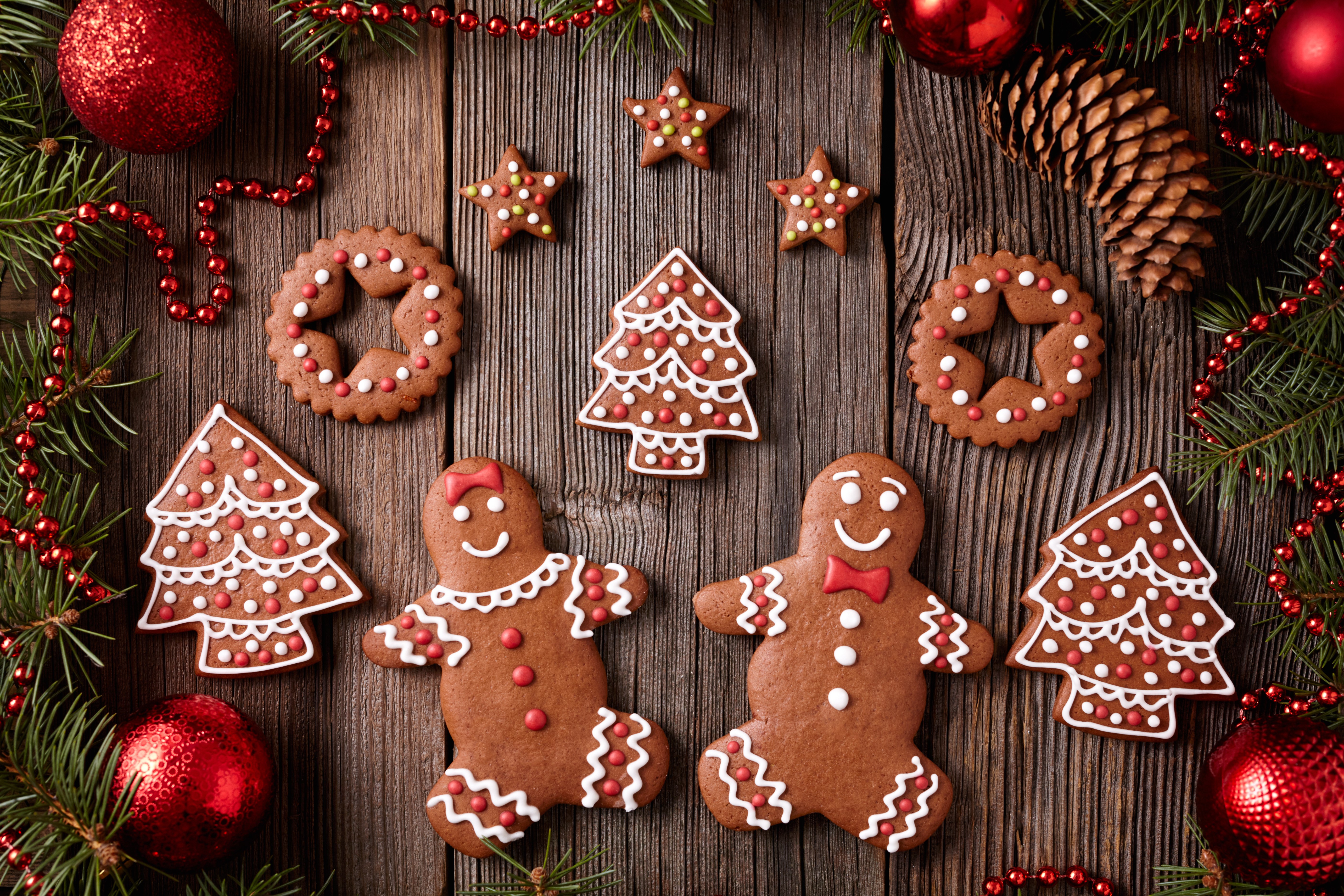 Christmas gingerbread cookies on wooden background HD Wallpaper