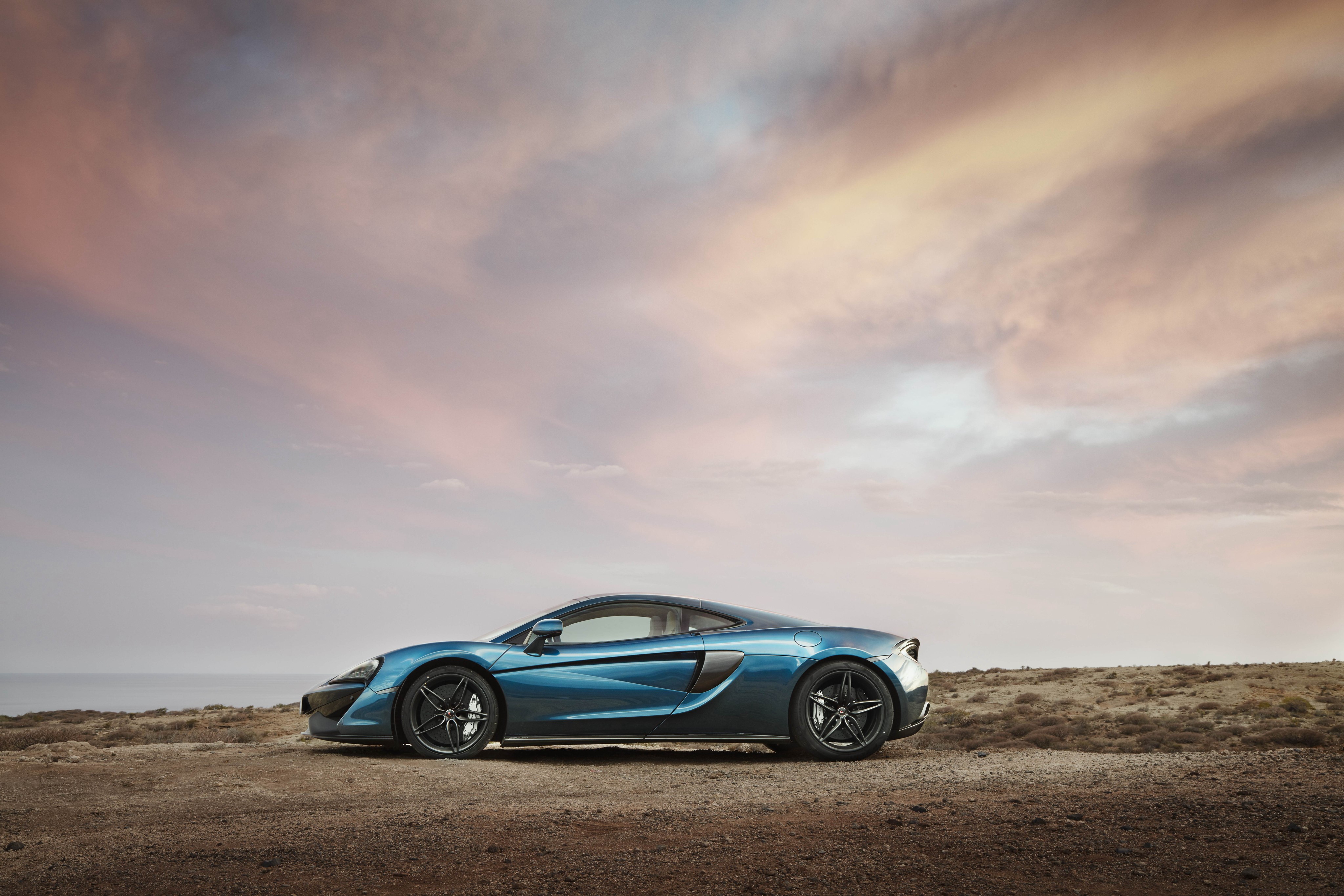 McLaren 570GT side view HD Wallpaper