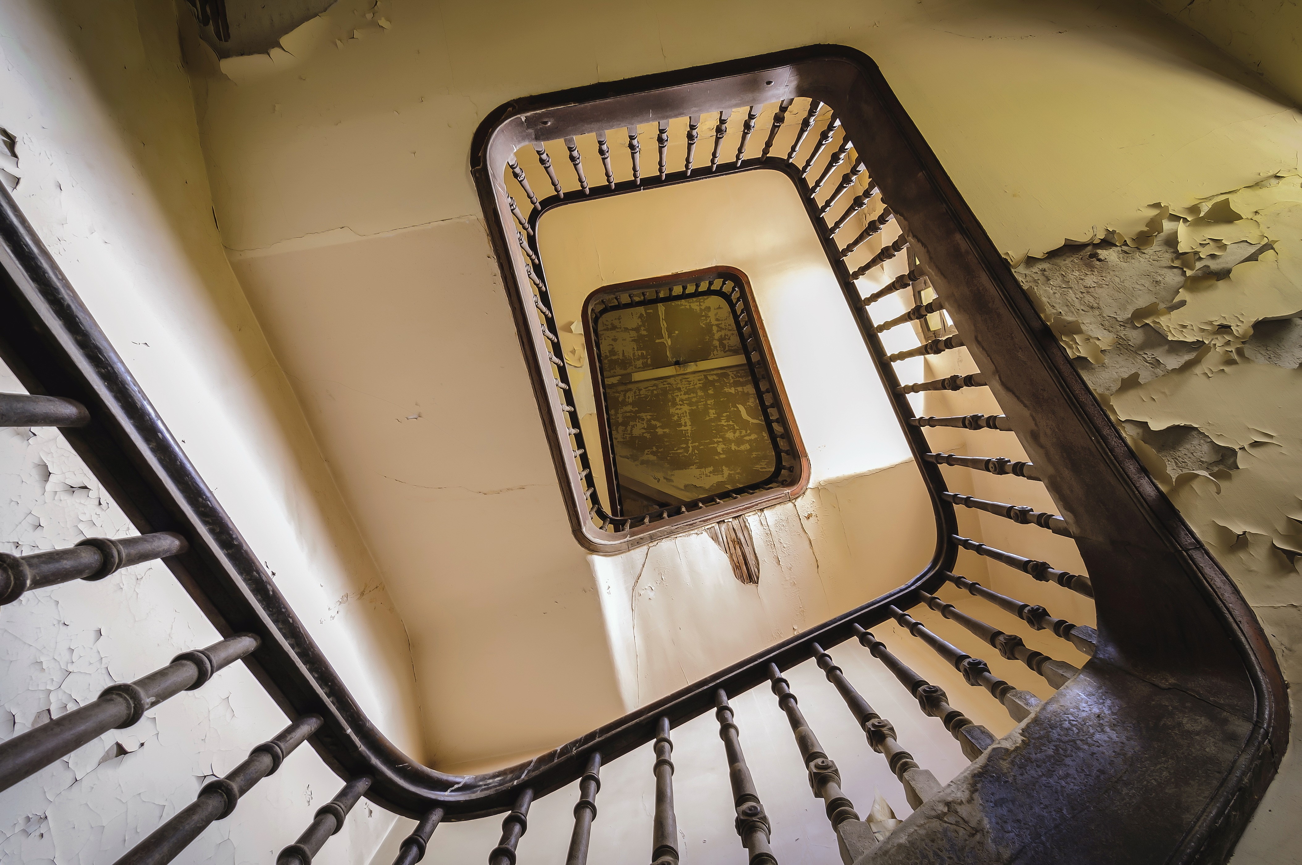 Spiral Staircase in Abandoned Building HD Wallpaper