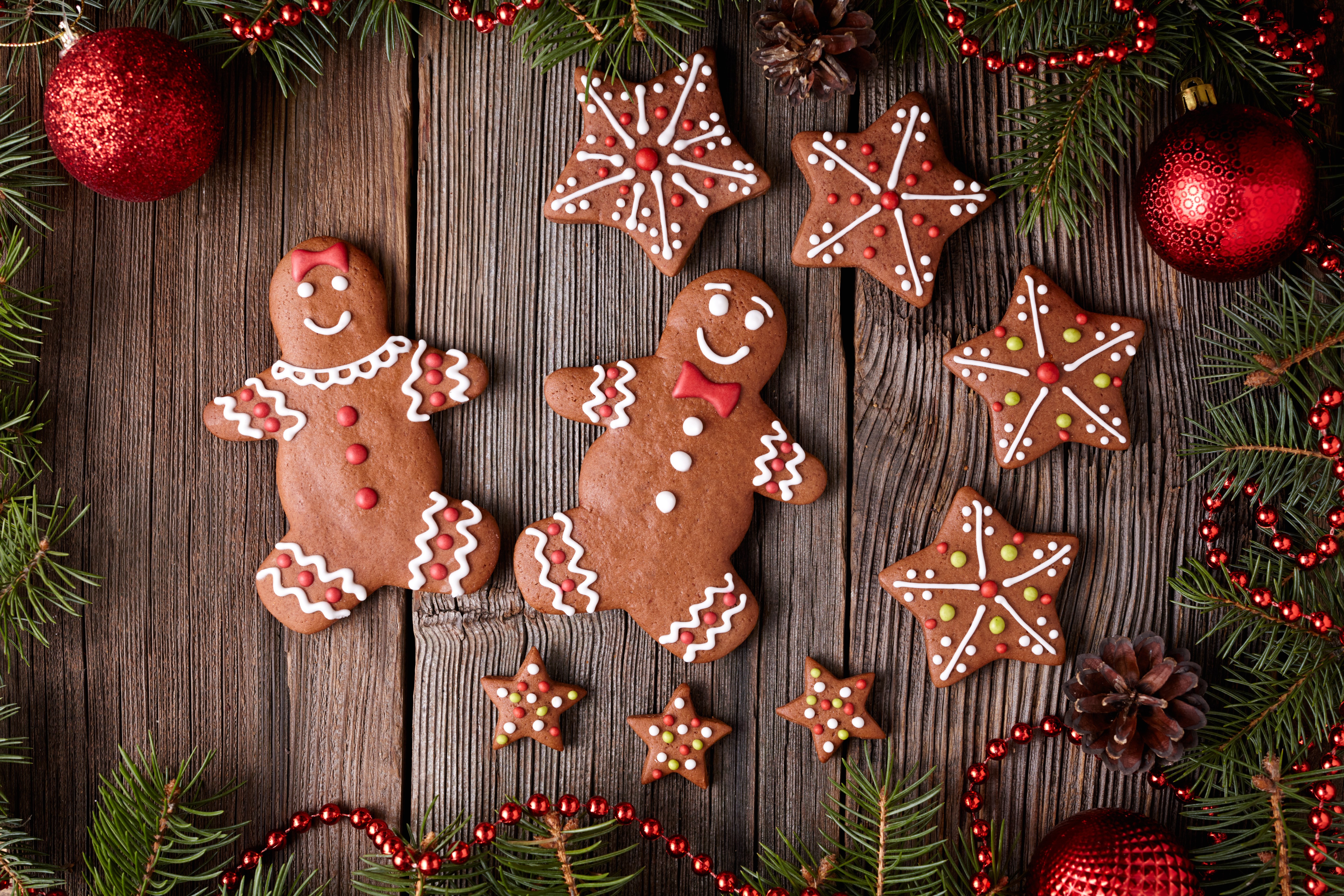 Christmas gingerbread cookies and ornaments HD Wallpaper