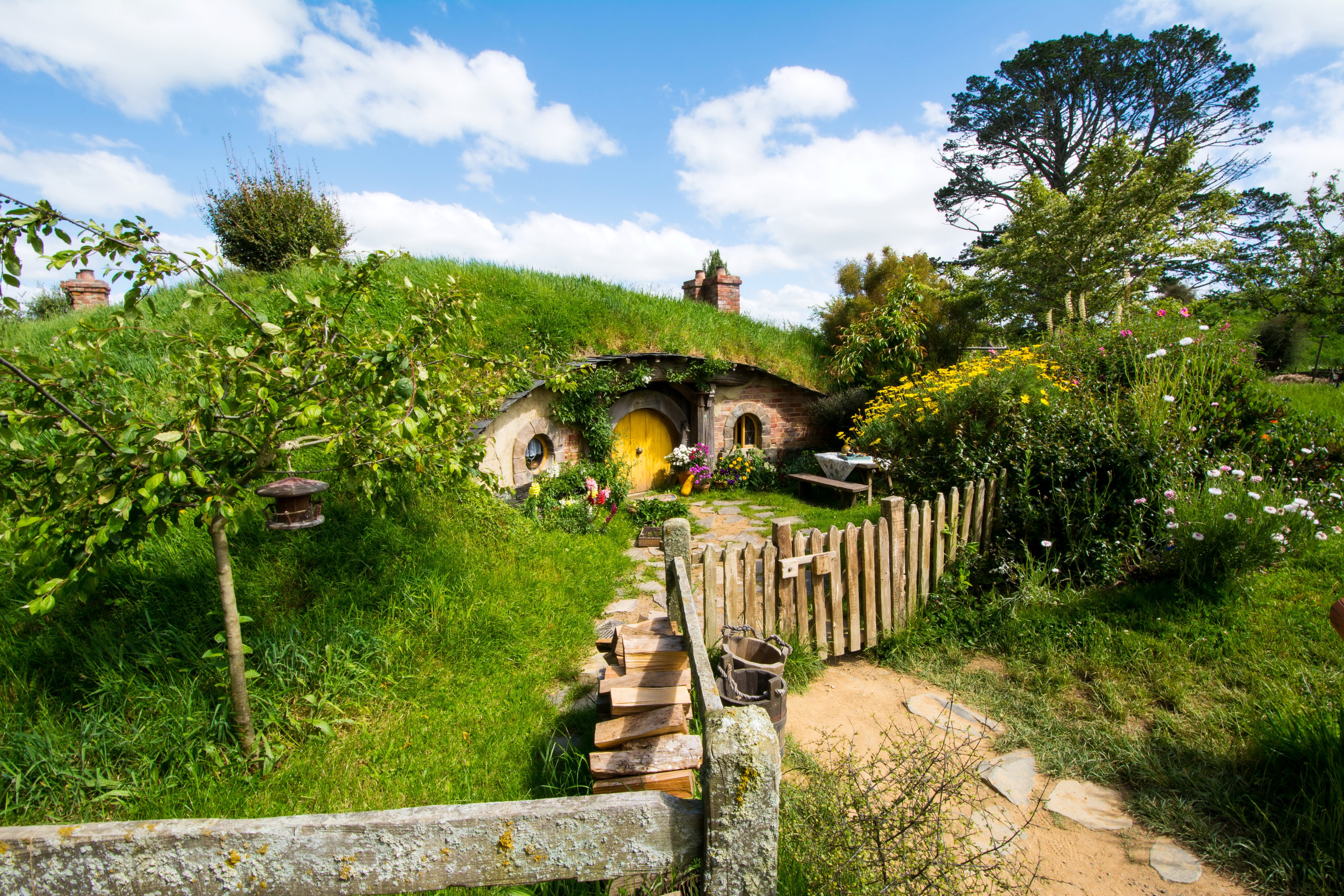Hobbiton Park, Matamata, New Zealand HD Wallpaper