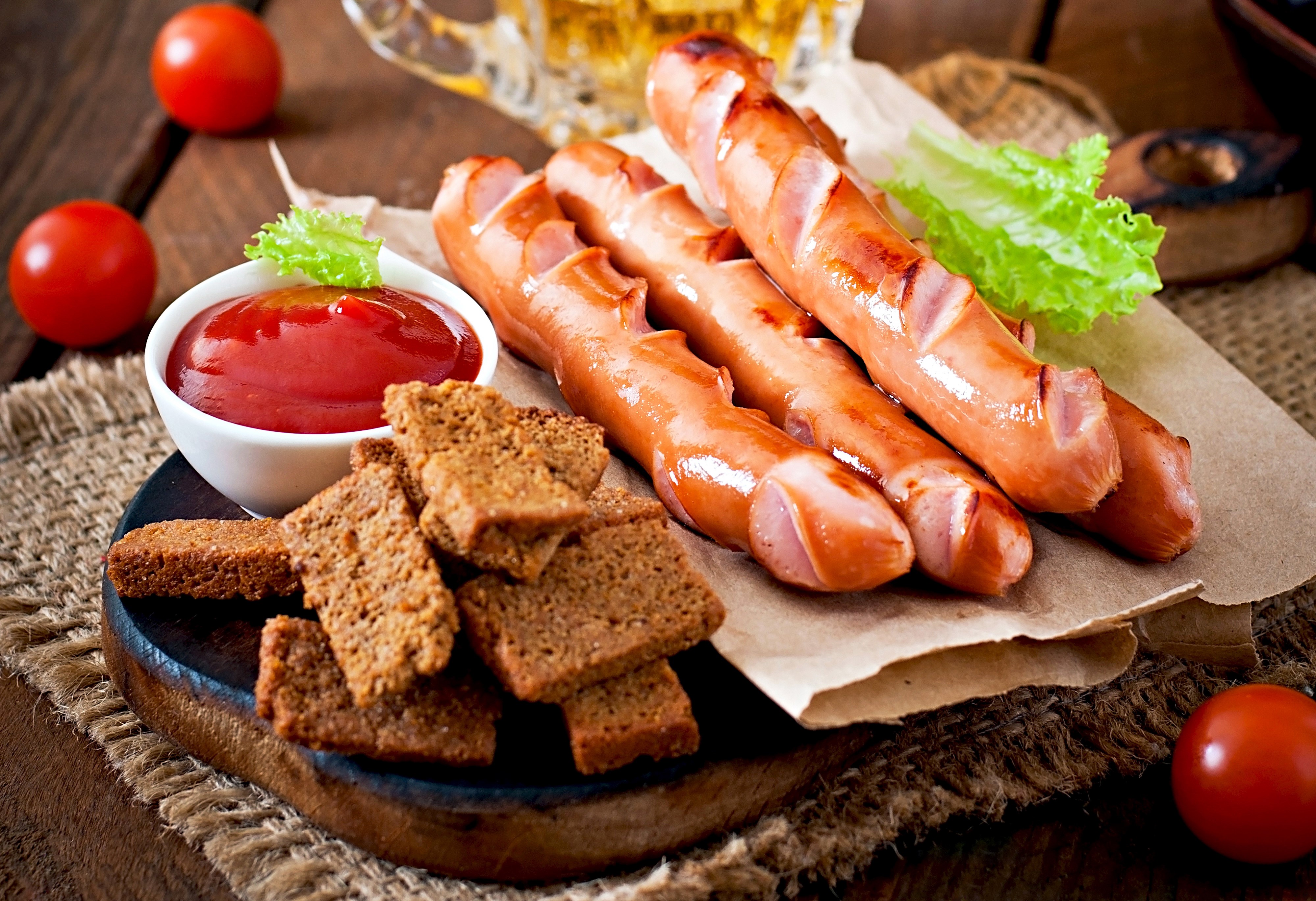 4K Vienna sausages with ketchup and croutons HD Wallpaper