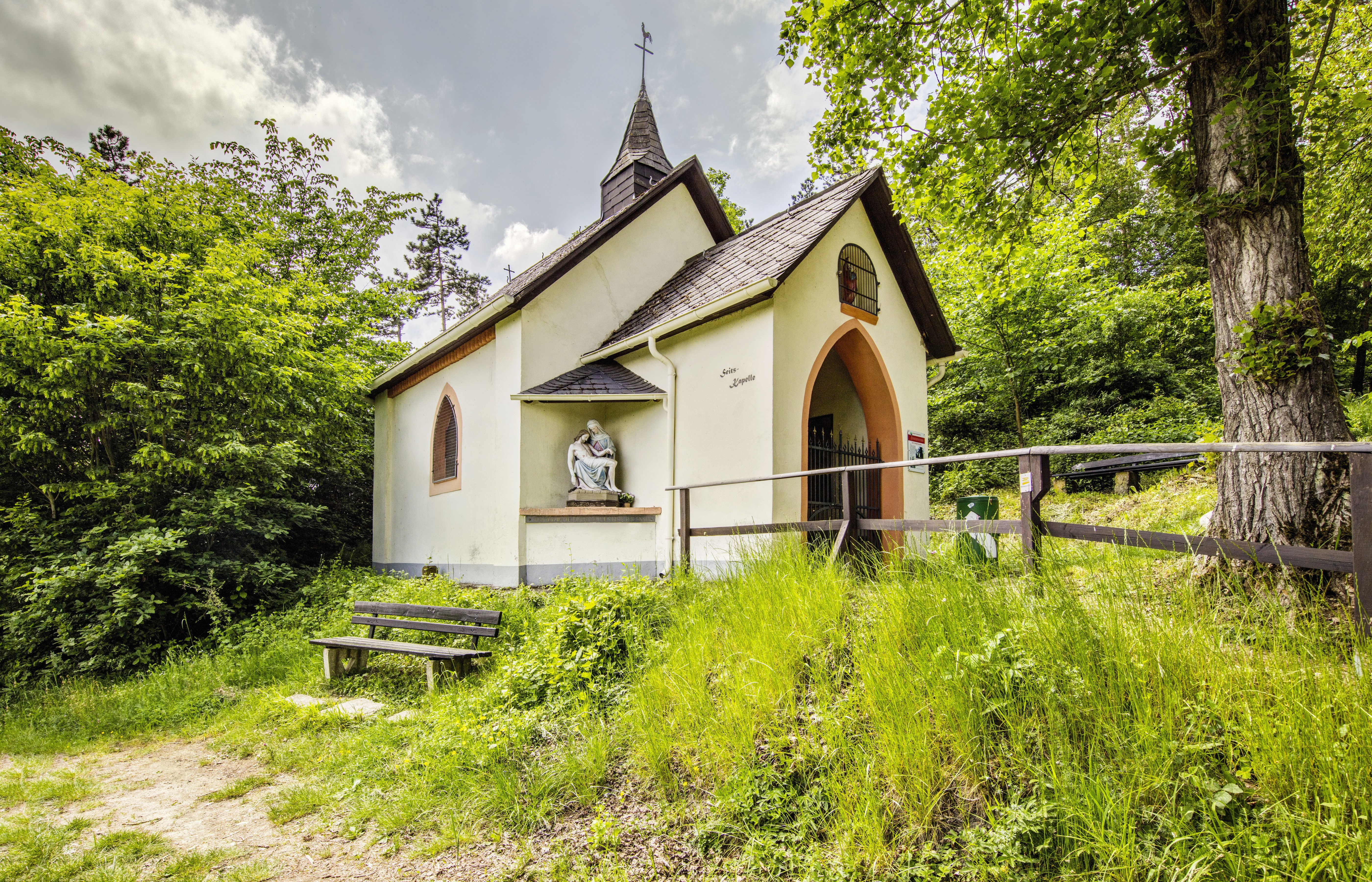 Seitskapelle Klotten Germany Chapel with Statue and Bench HD Wallpaper