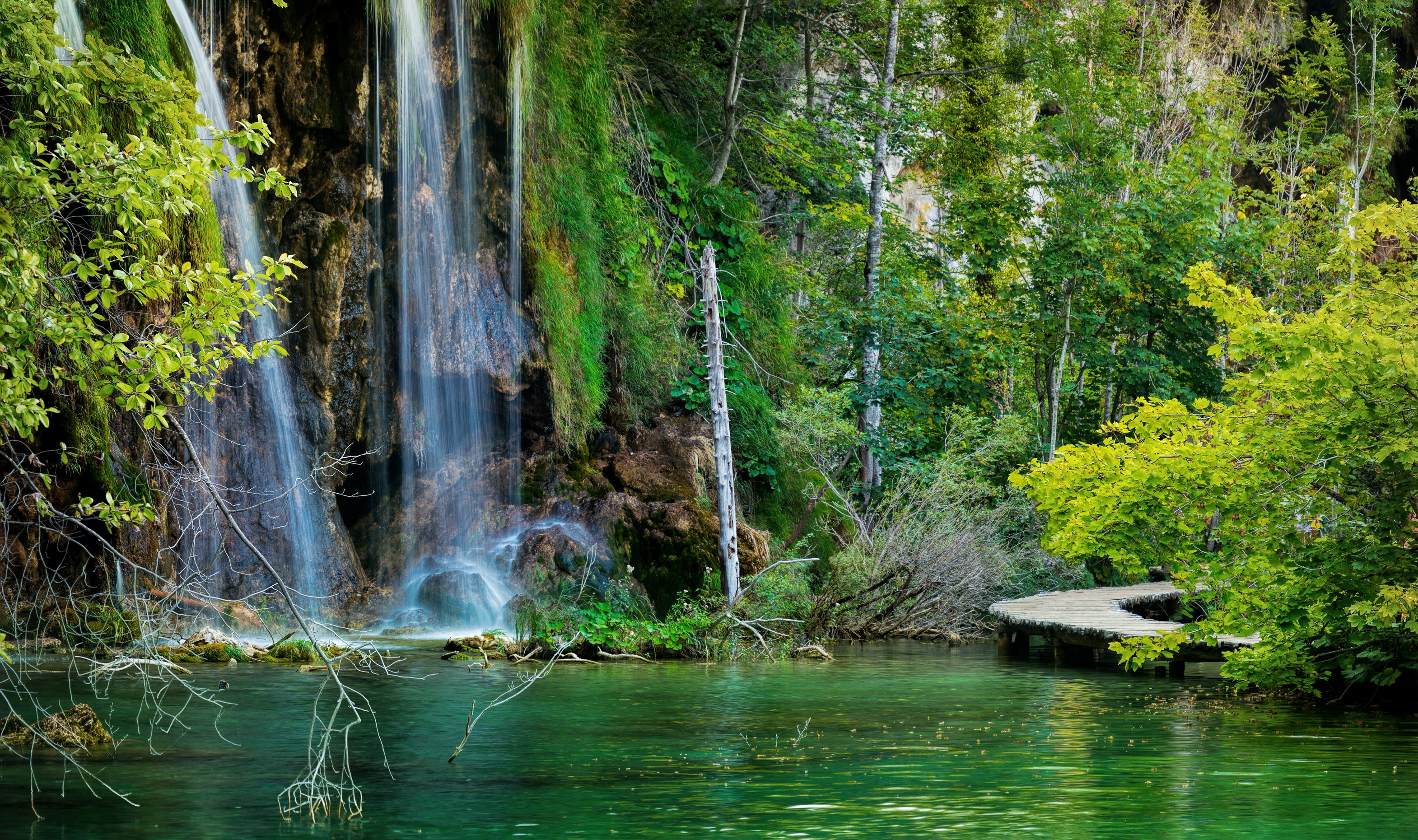Waterfalls and boardwalk at Plitvice Lakes National Park, Croatia HD Wallpaper