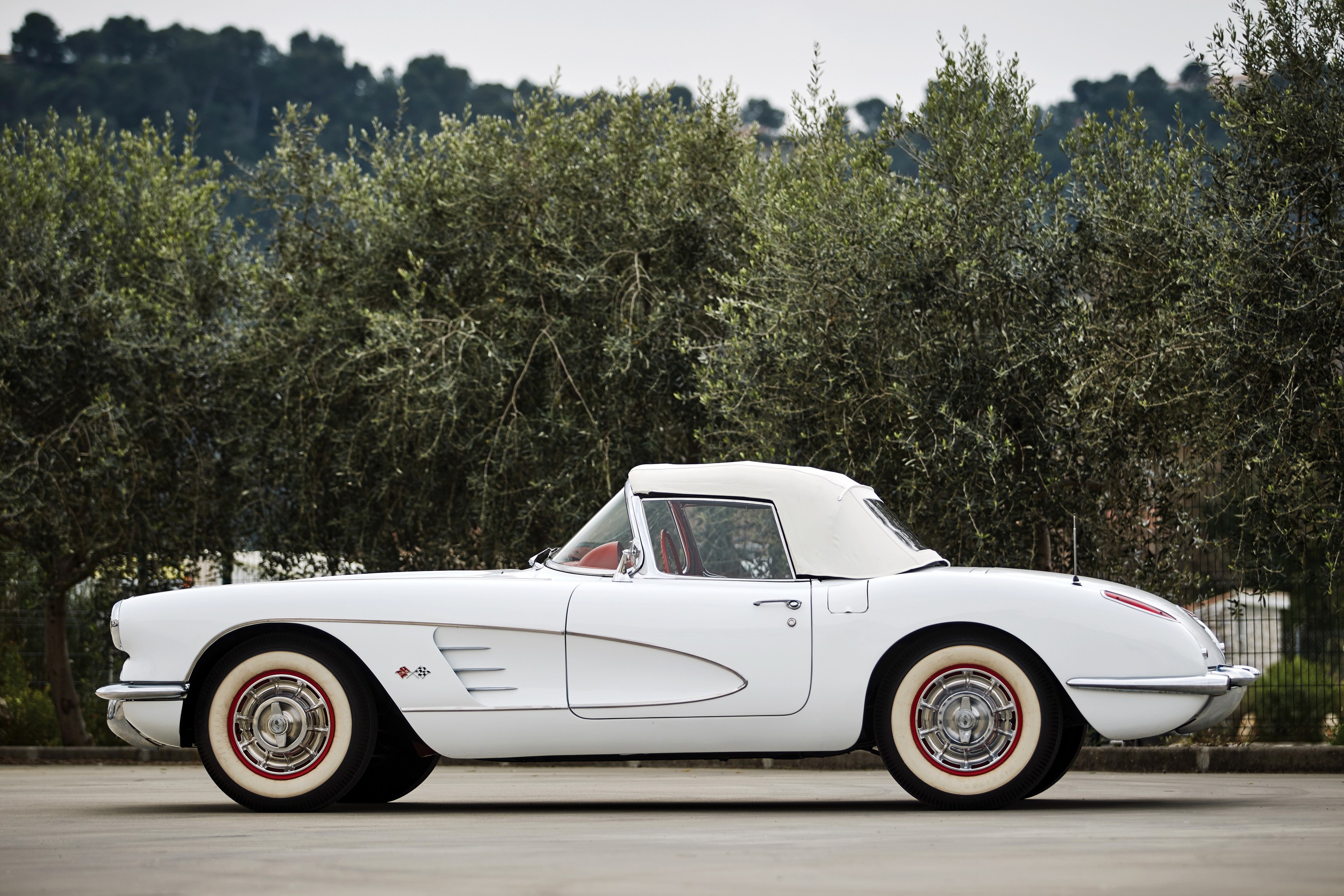 1960 Chevrolet Corvette Convertible HD Wallpaper