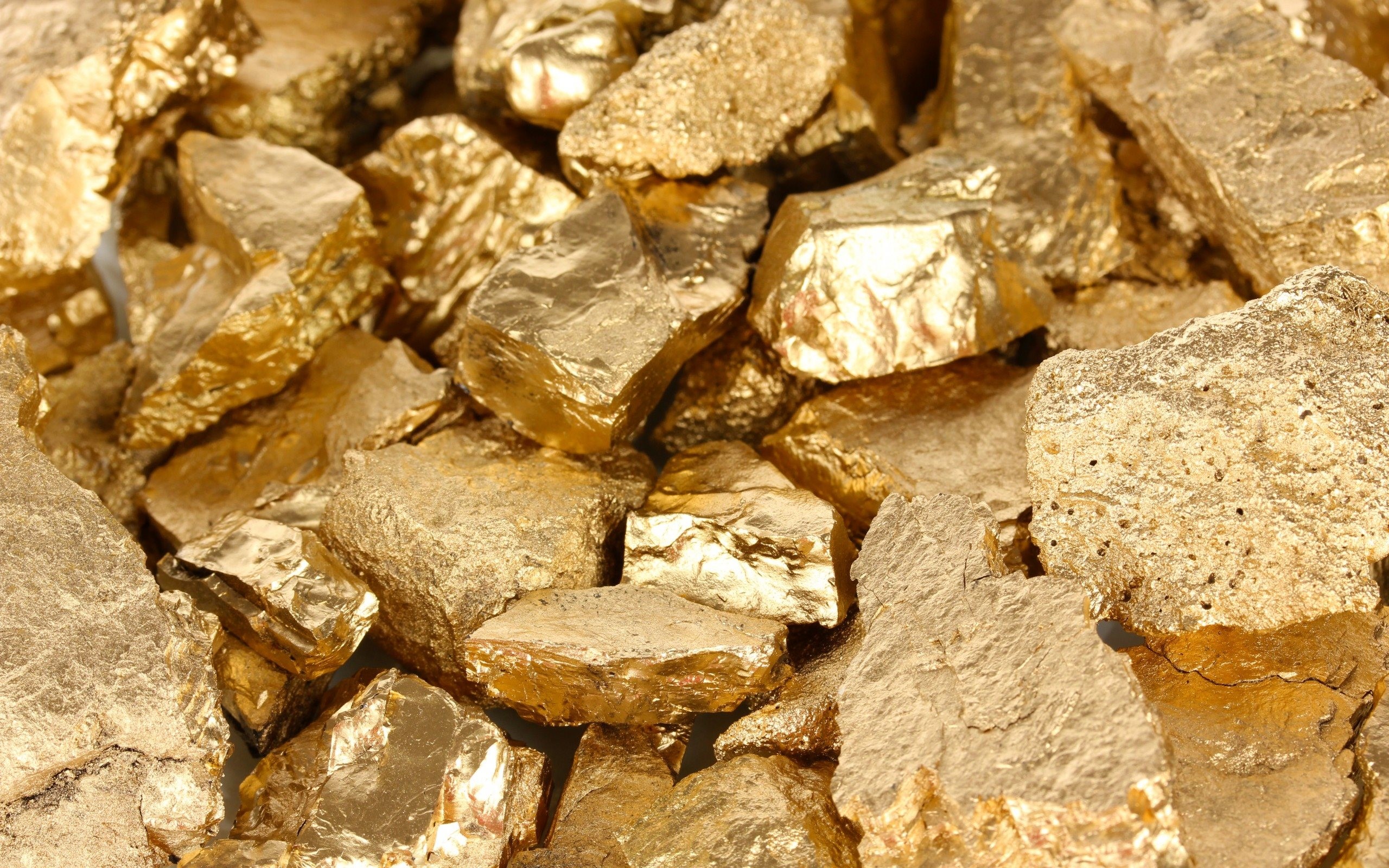 Pile of rough gold nuggets HD Wallpaper