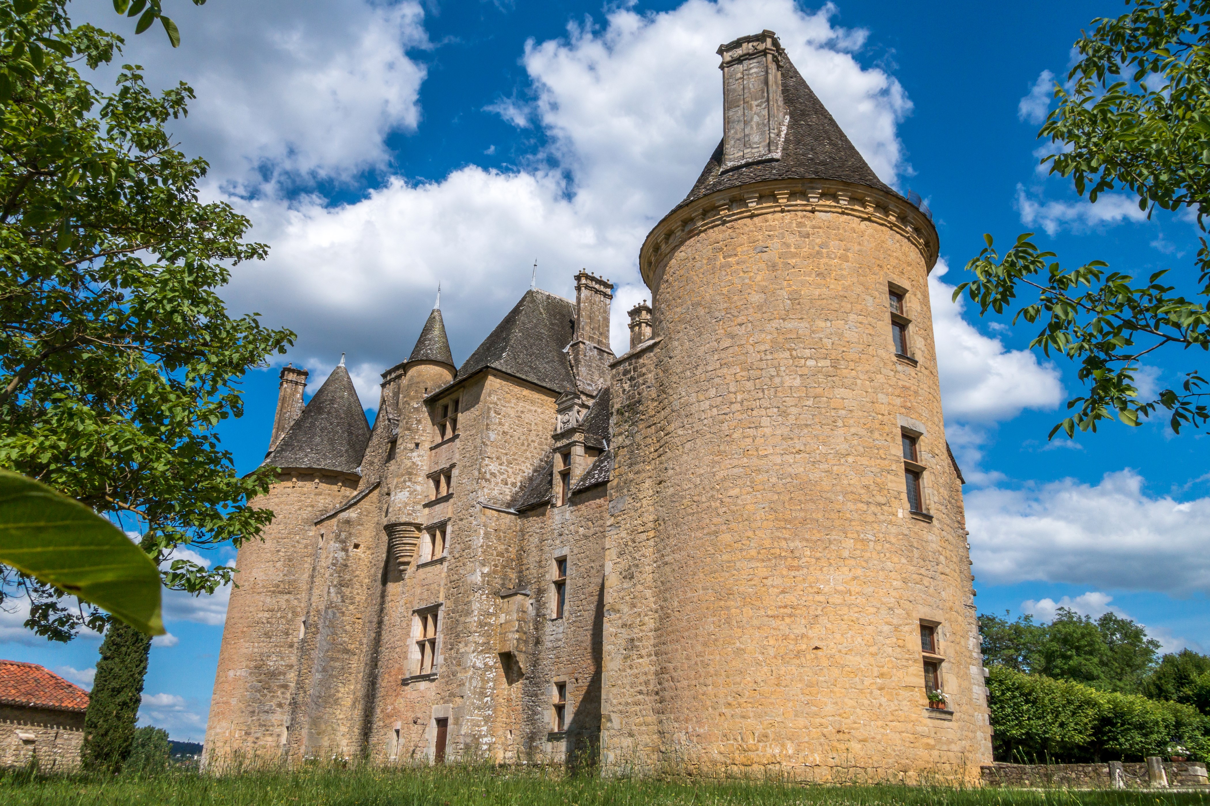 Chateau de Montal, France HD Wallpaper
