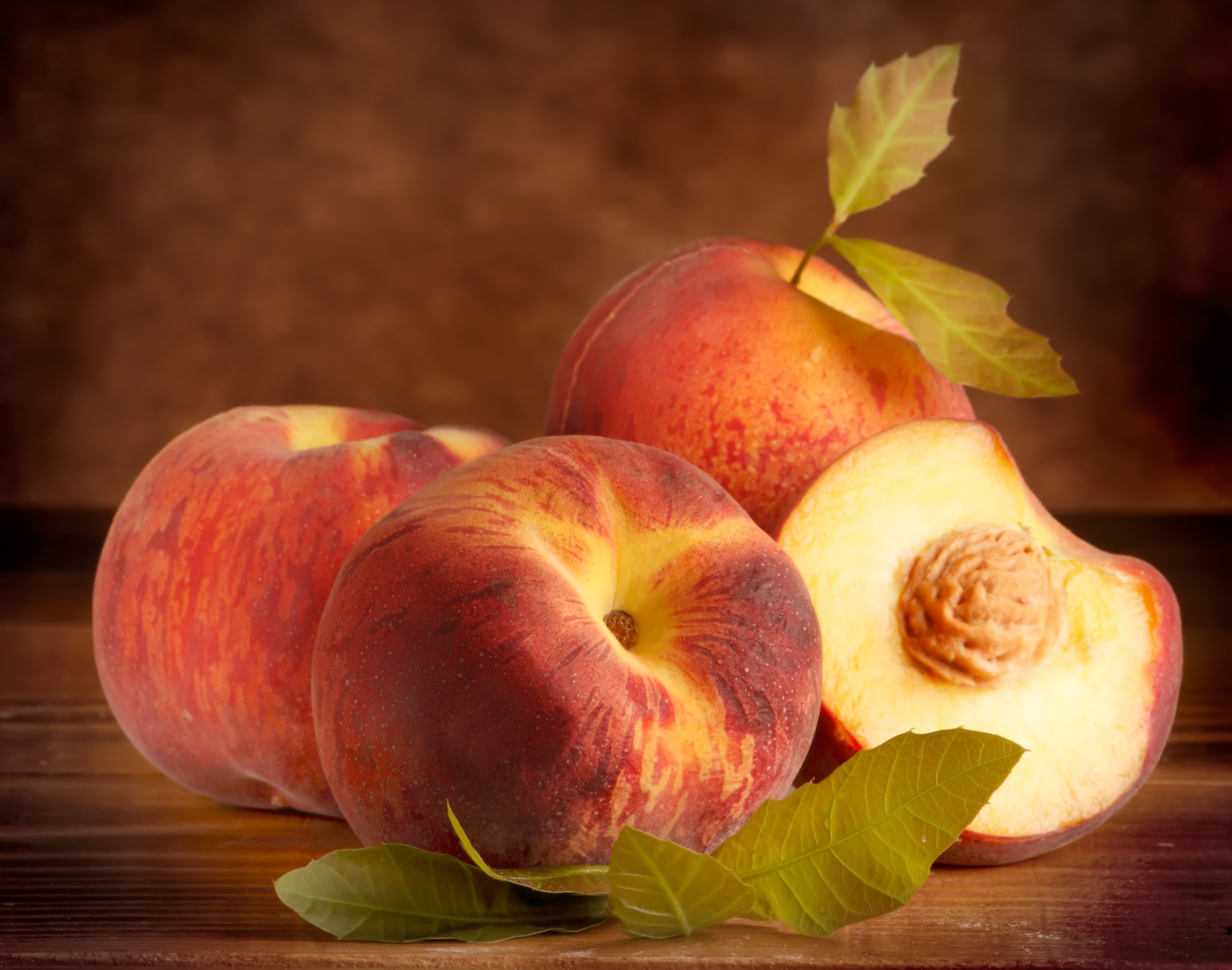 Peaches on a wooden surface HD Wallpaper